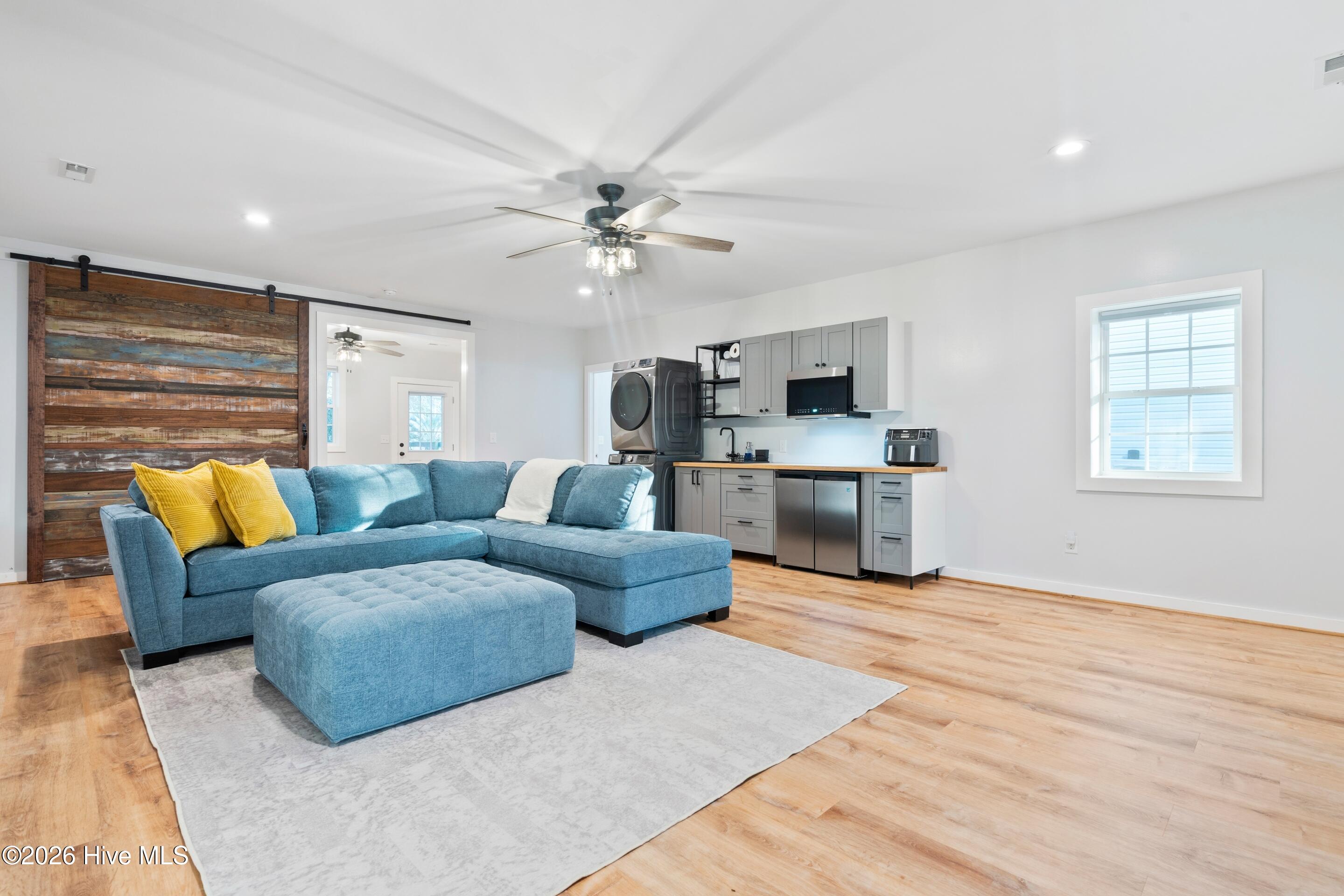 100549187 | Photo 65