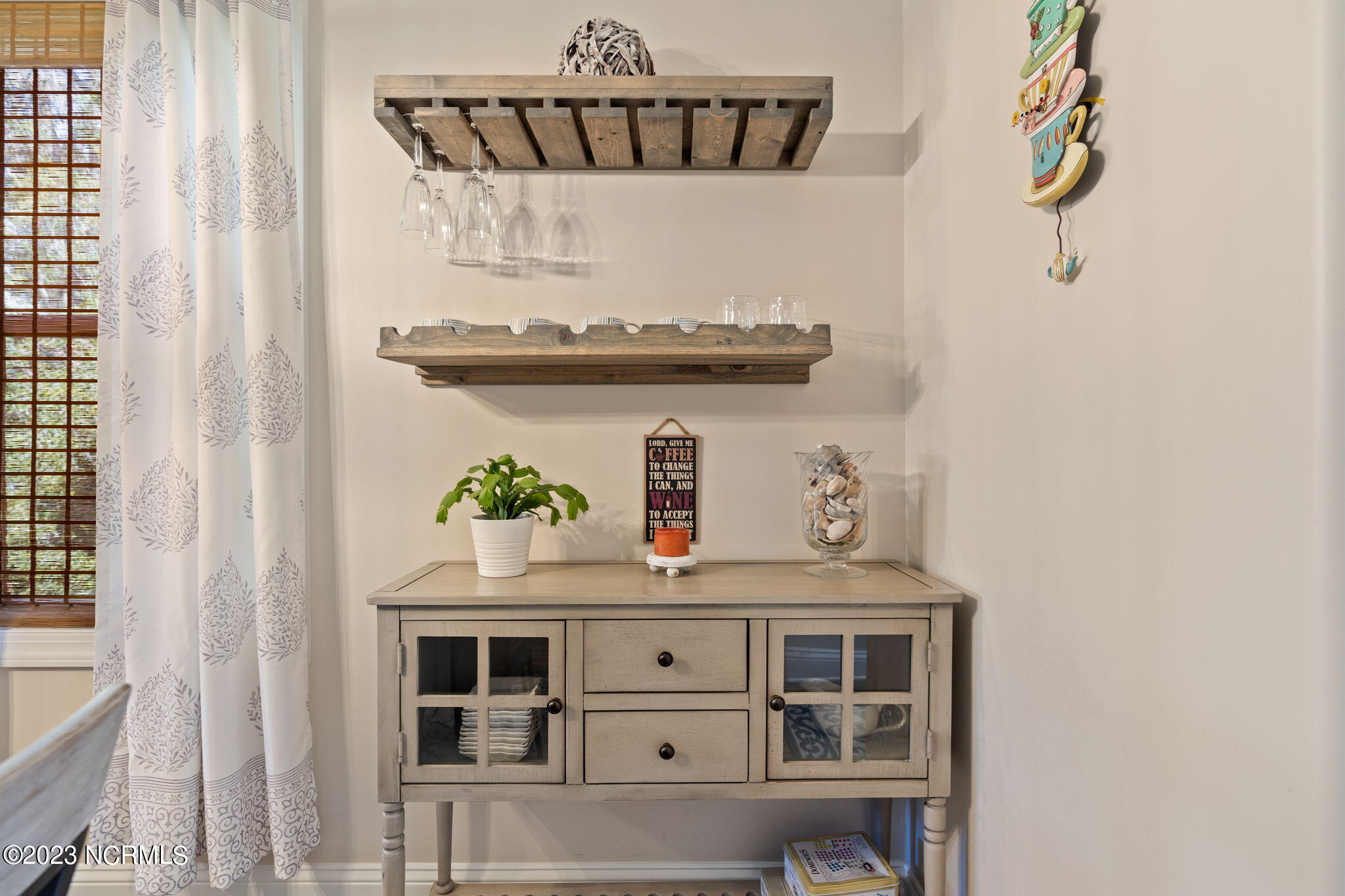 100568297 | Photo 14