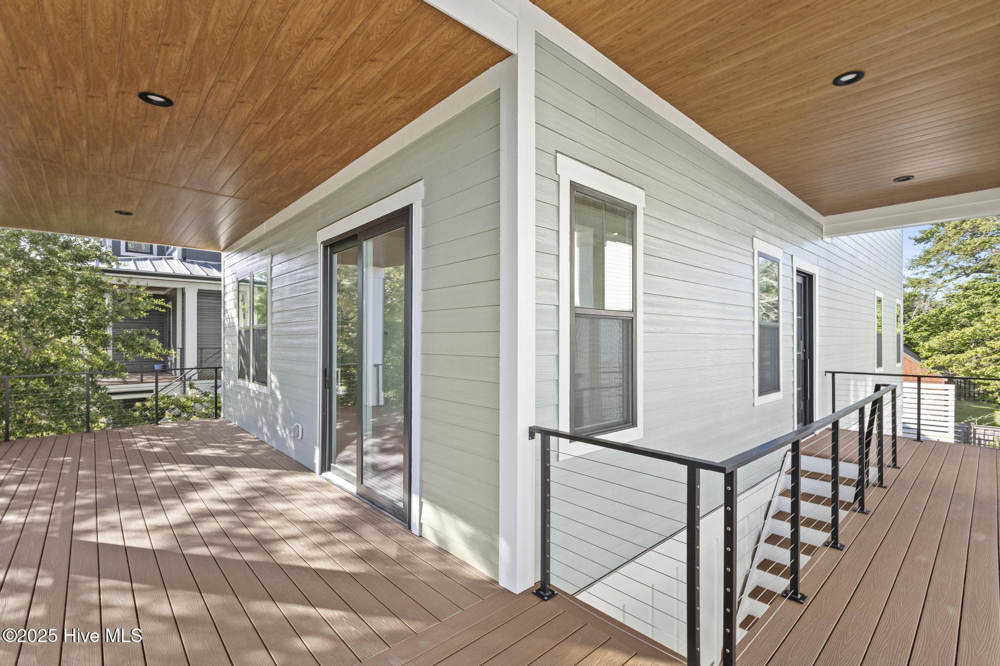 100517946 | Photo 51