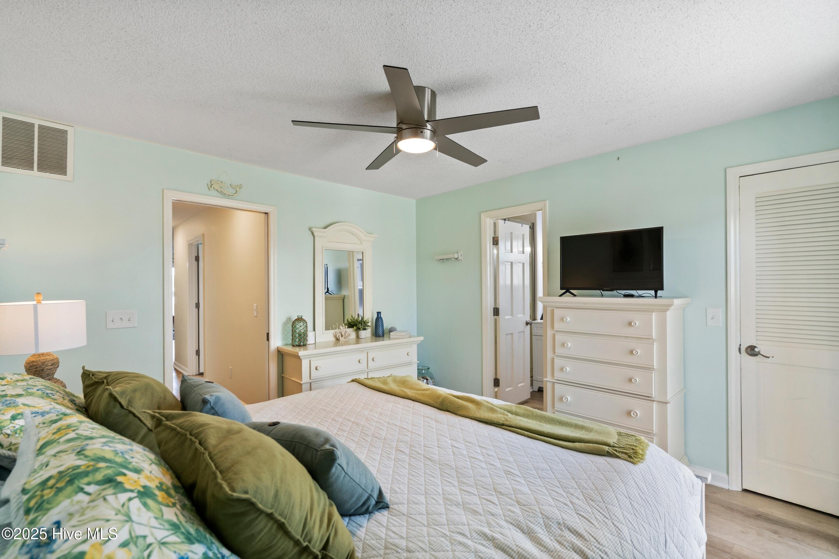 100536388 | Photo 20