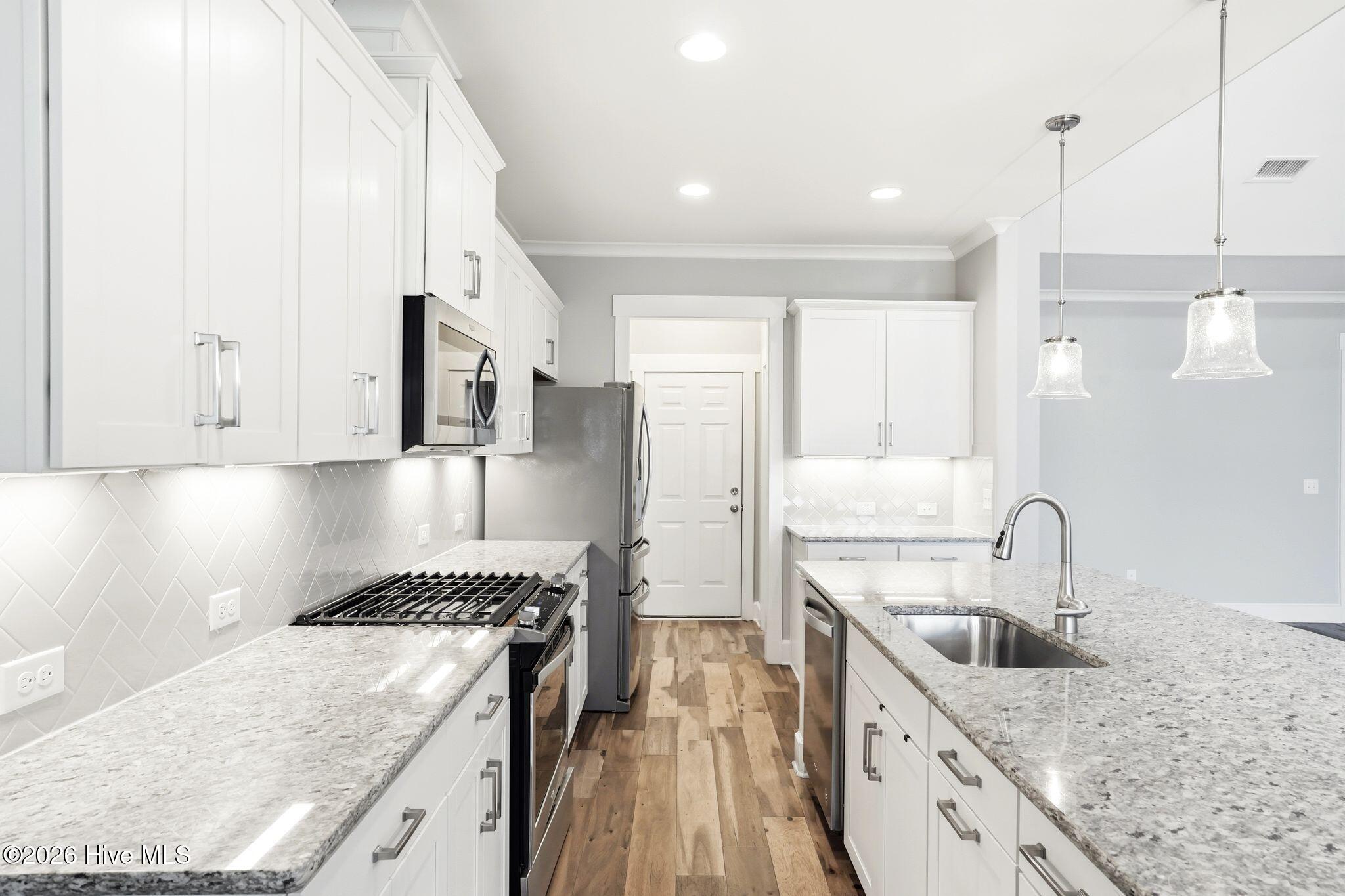 100565141 | Photo 14