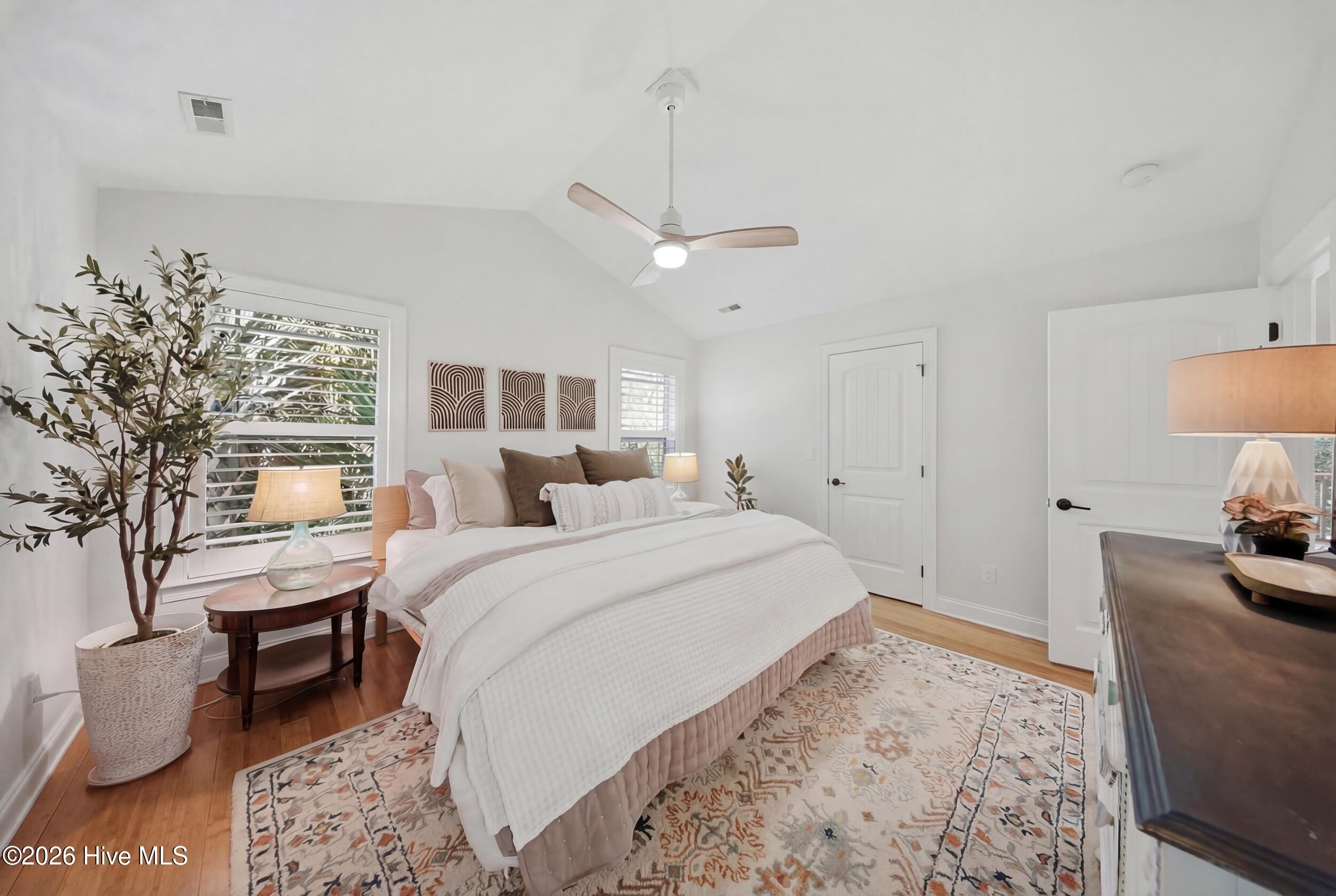 100561155 | Photo 45