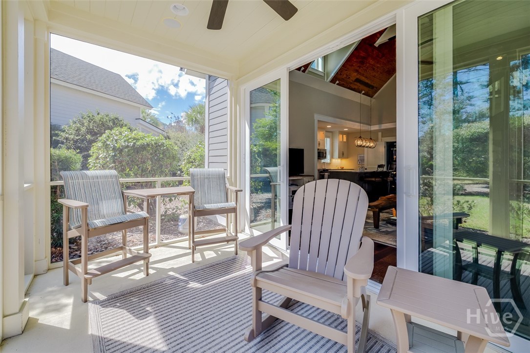 Spacious screened porch in the cottage