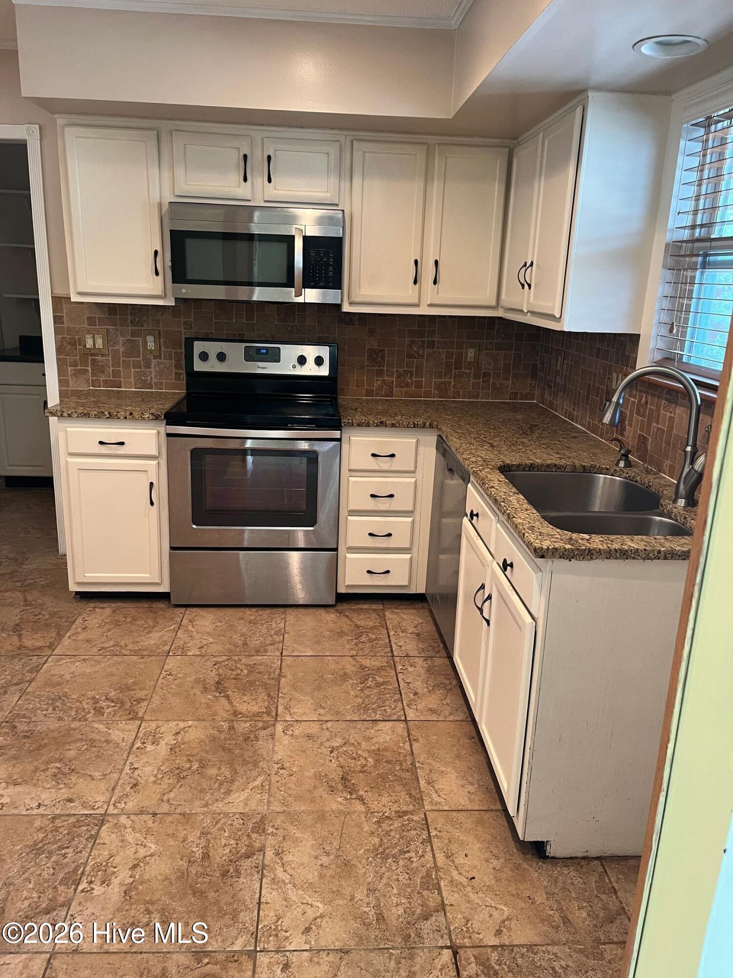 100569627 | Photo 10