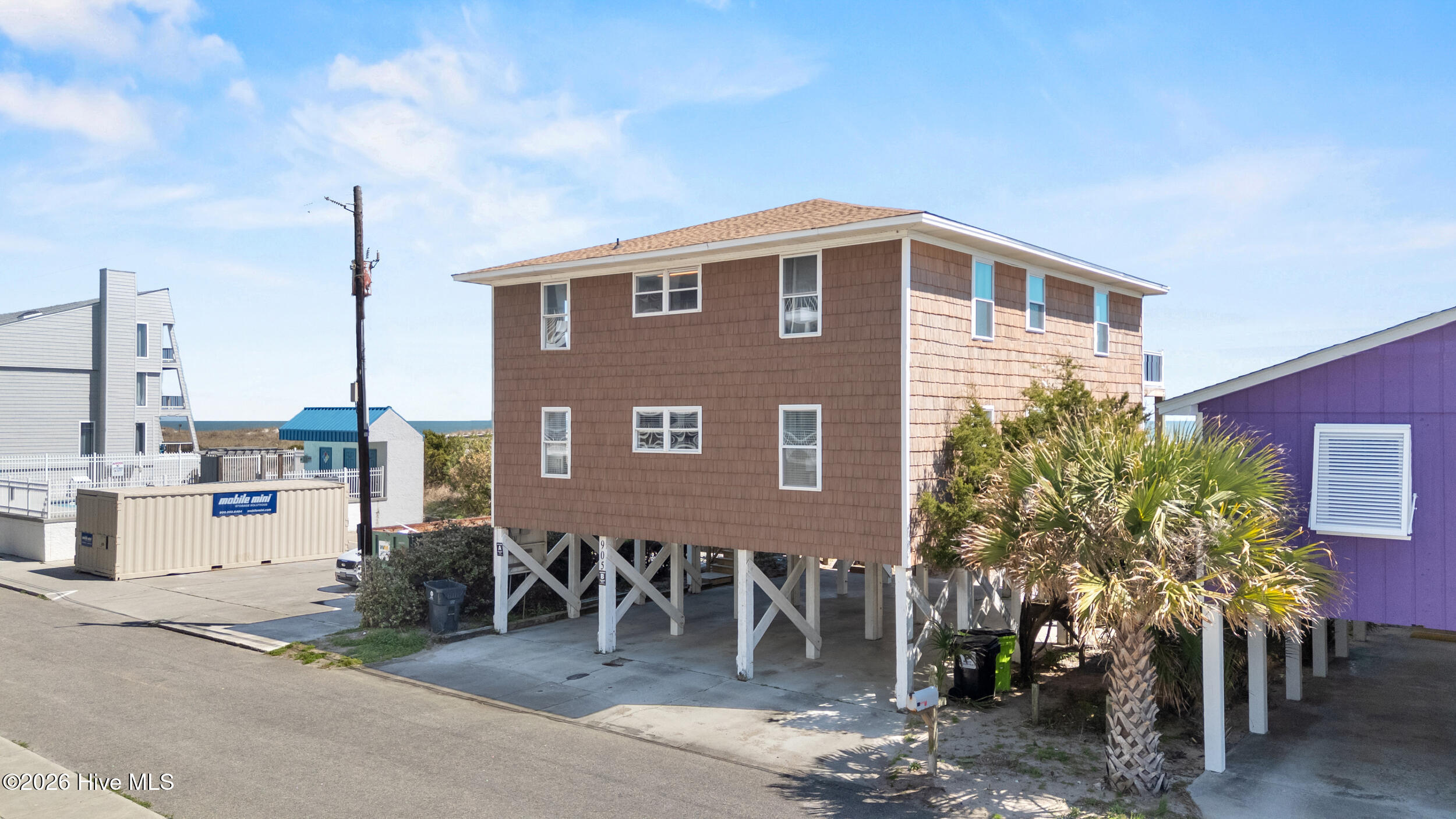 100561648 | Photo 77