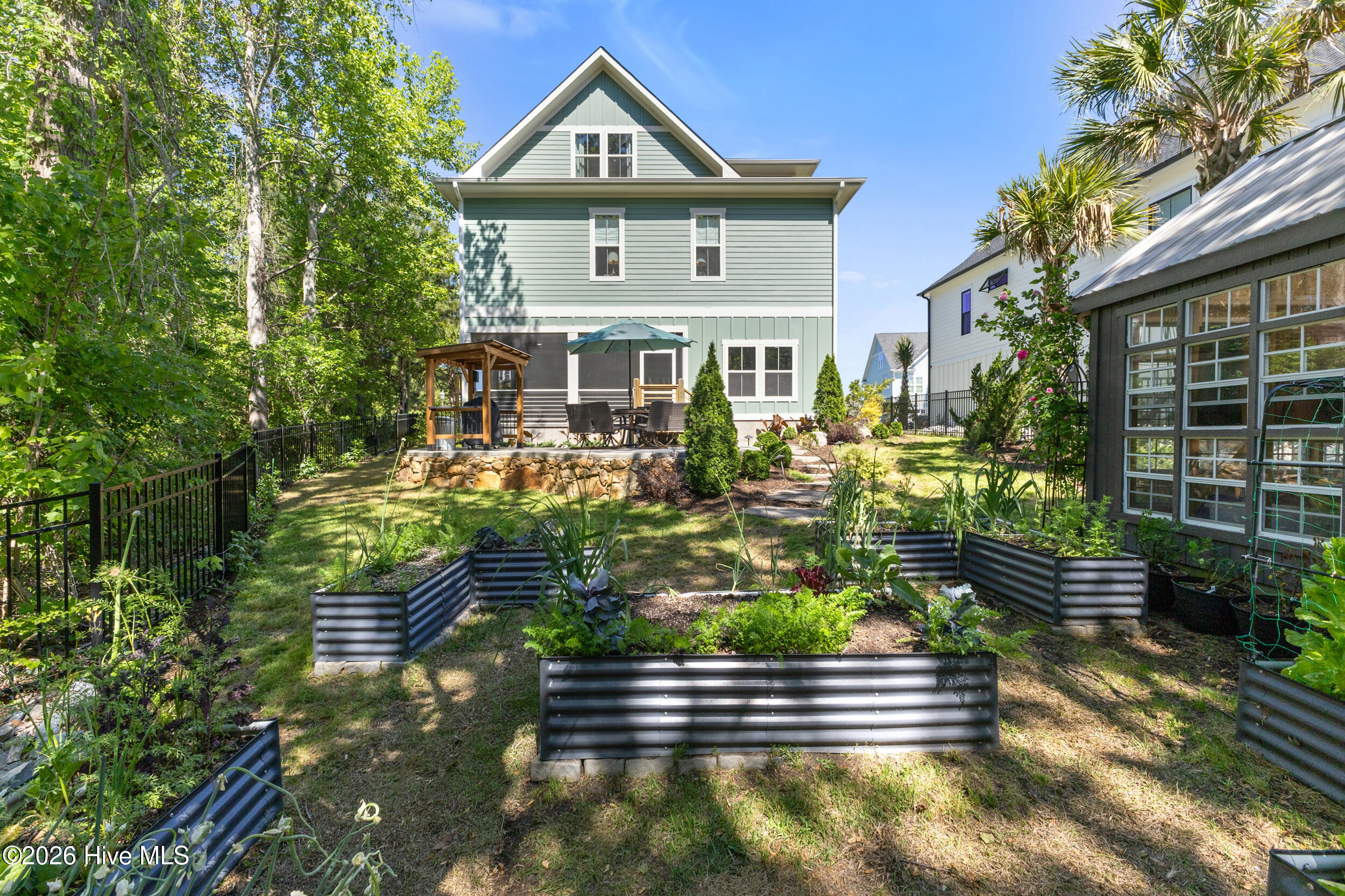 100570688 | Photo 60