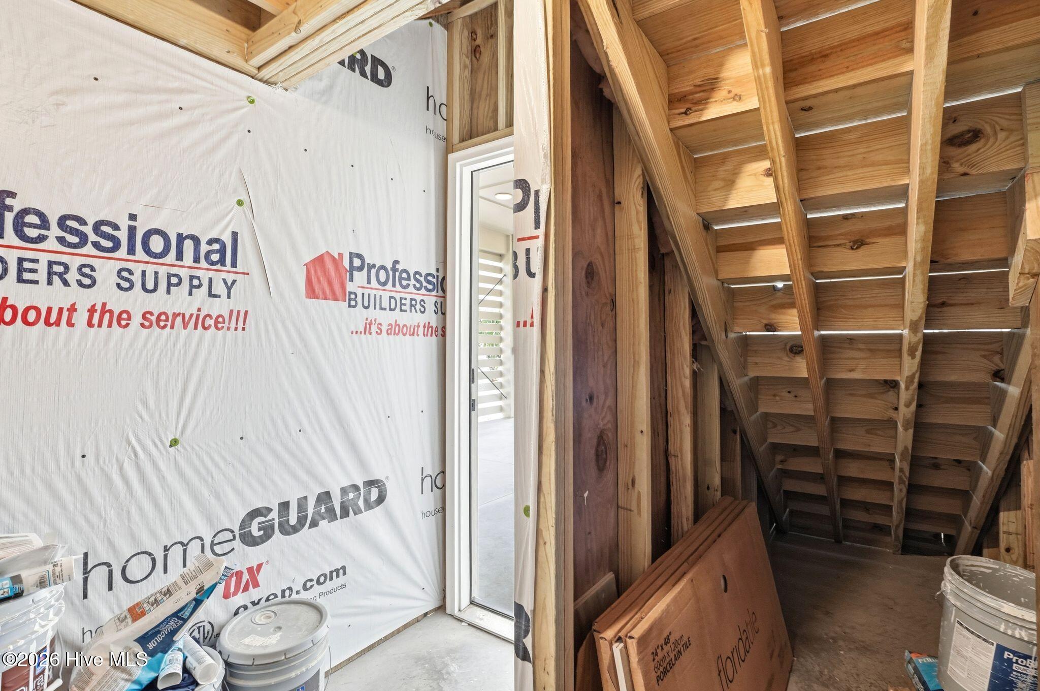 100561284 | Photo 15