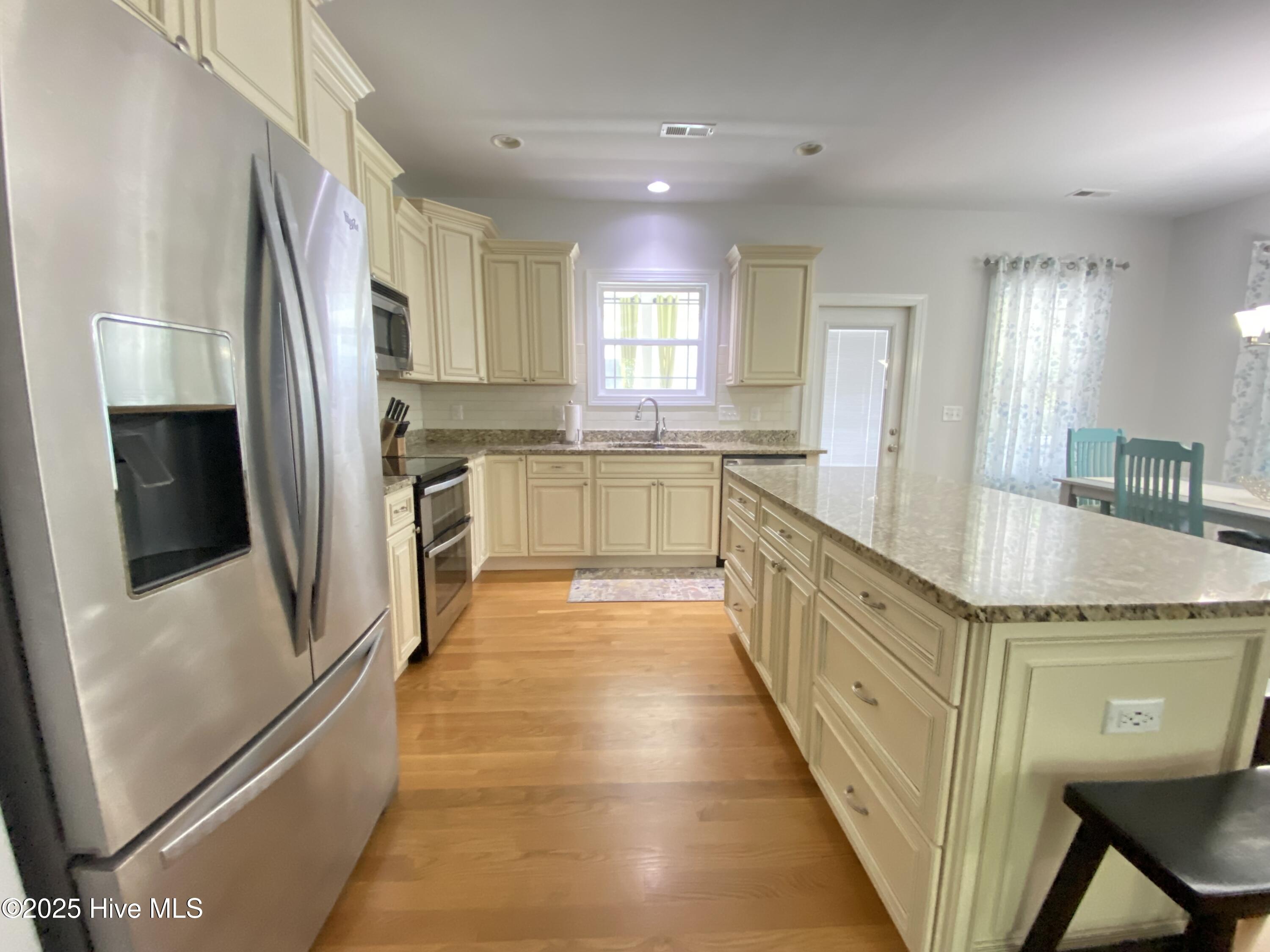 100533868 | Photo 10