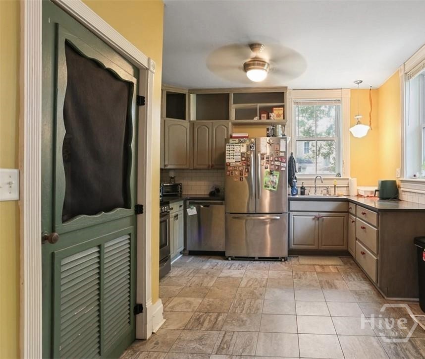 207 W 38th Street