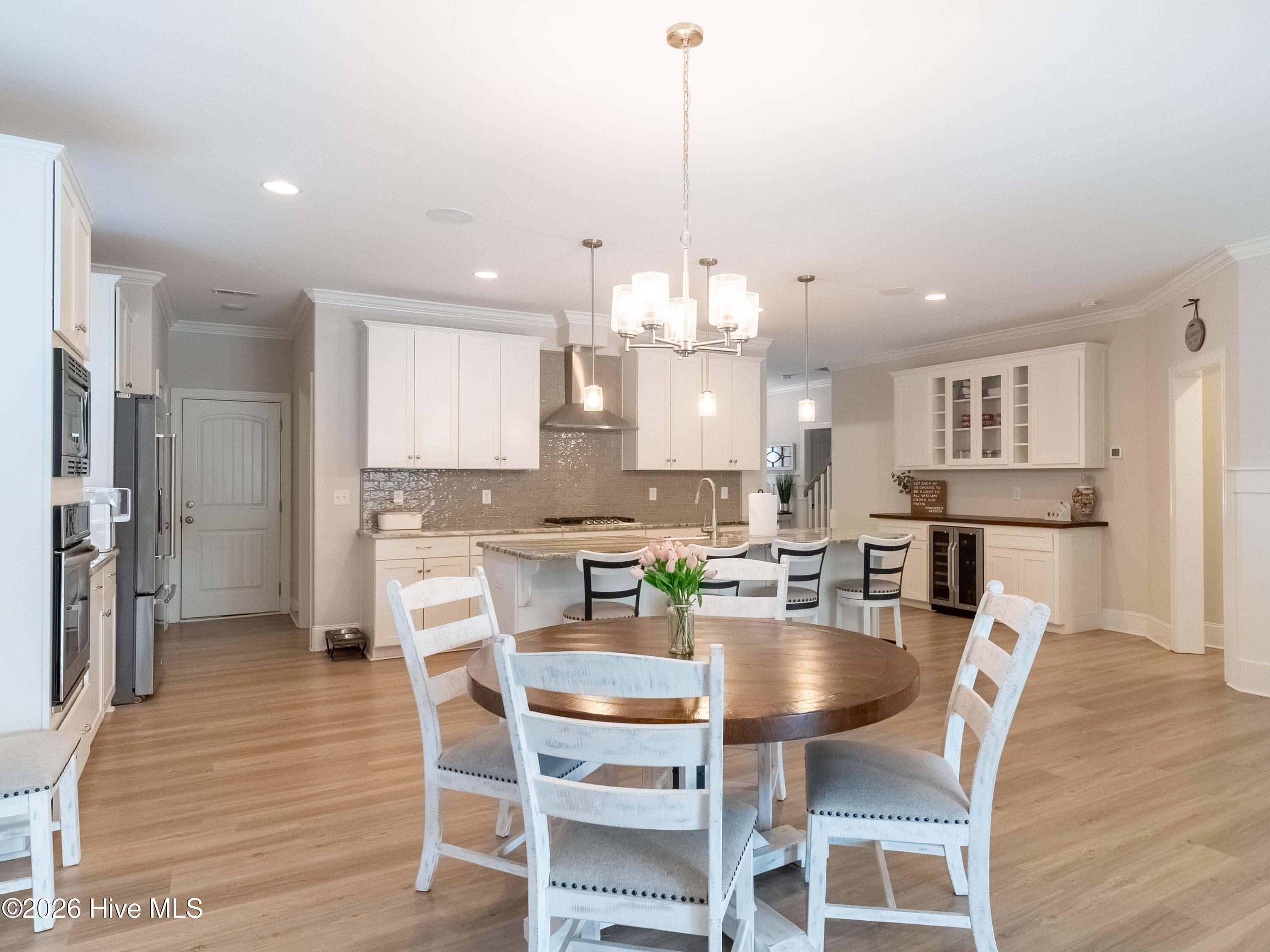 100549108 | Photo 16