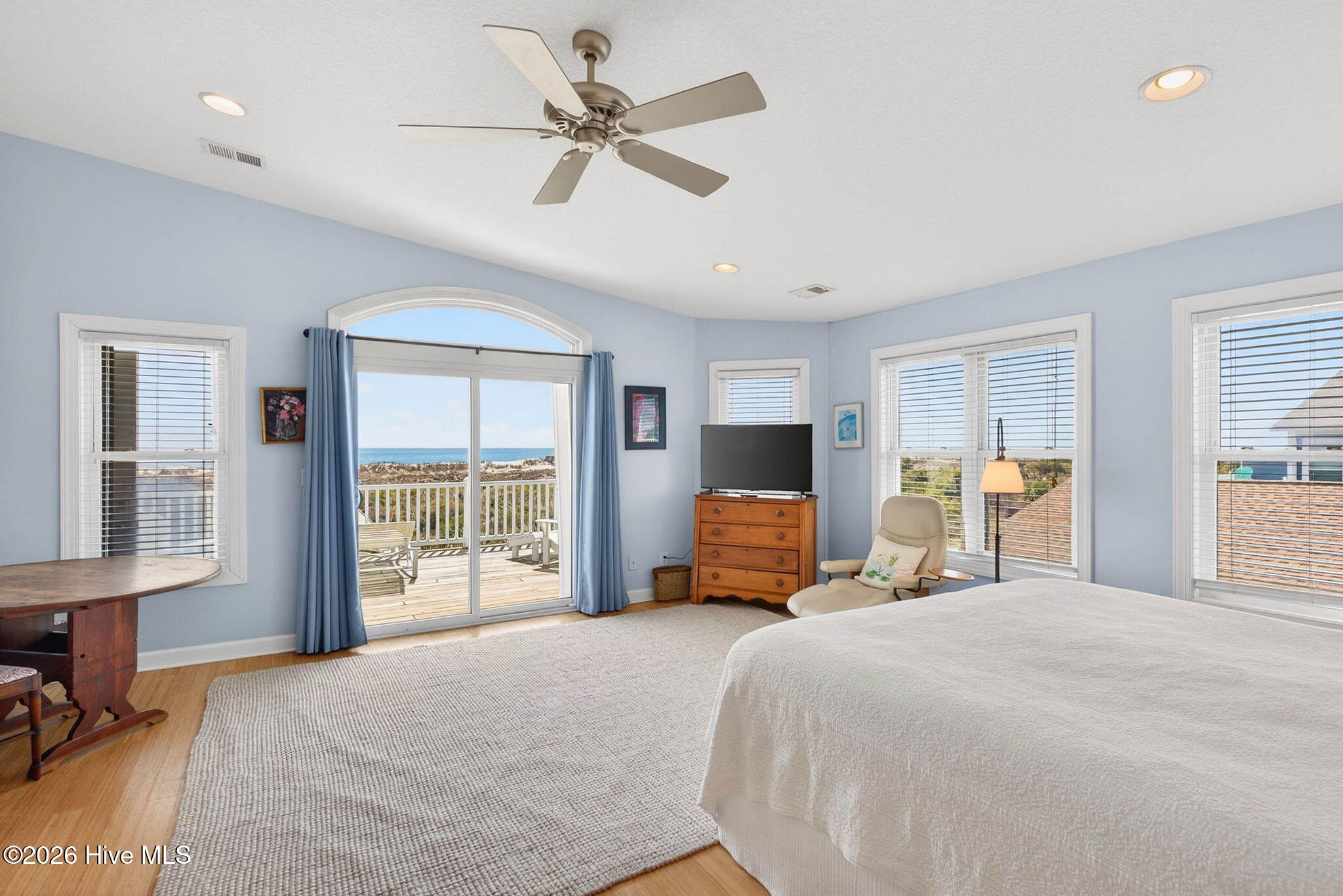 100563244 | Photo 27