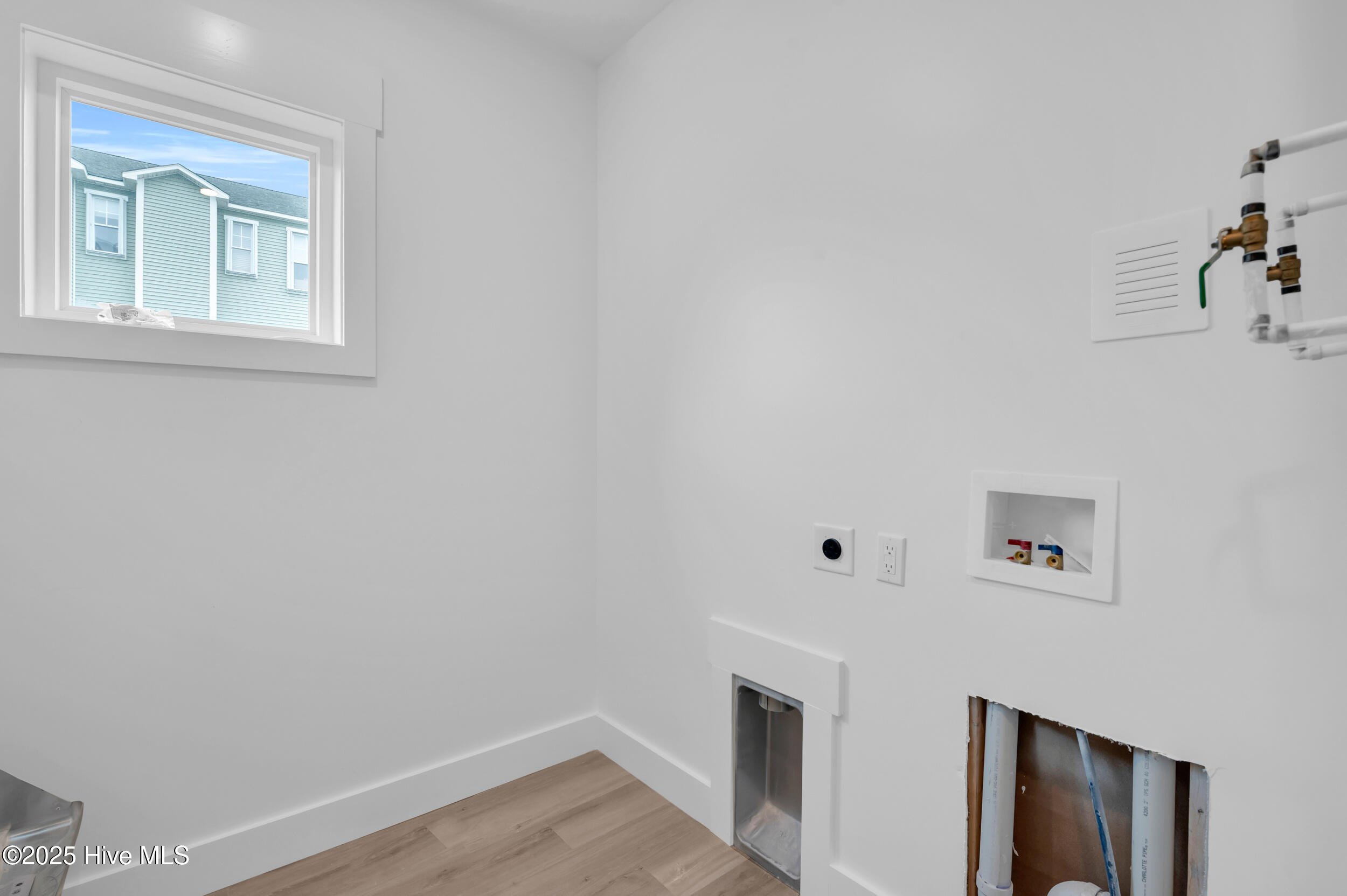 100509677 | Photo 39