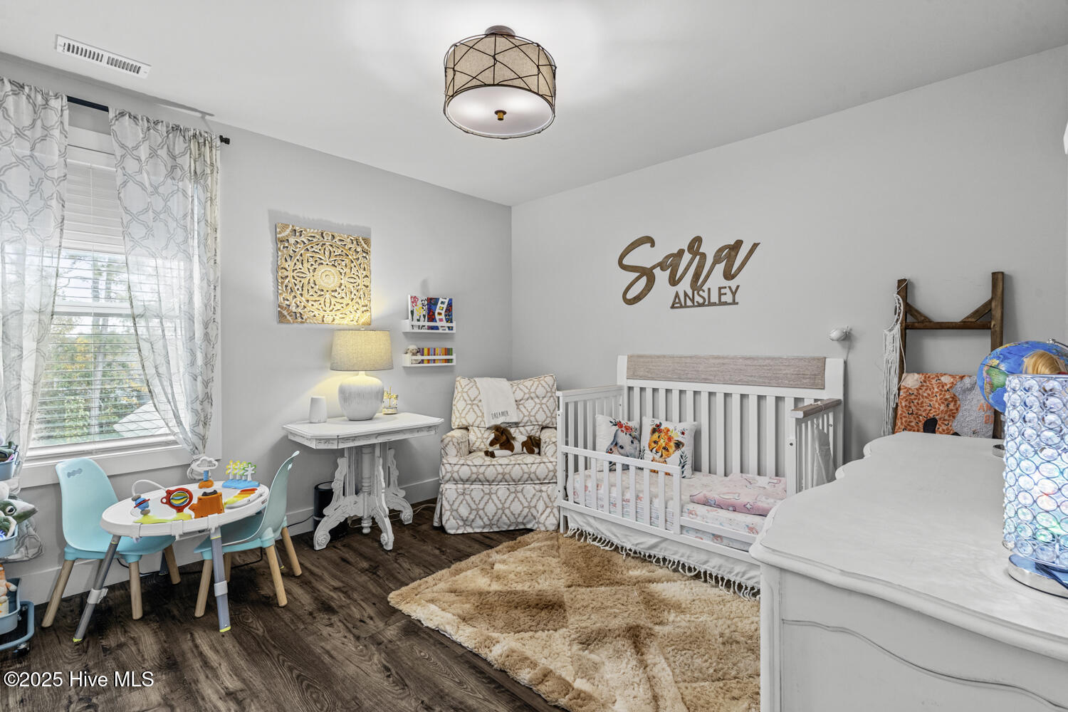 100543242 | Photo 32