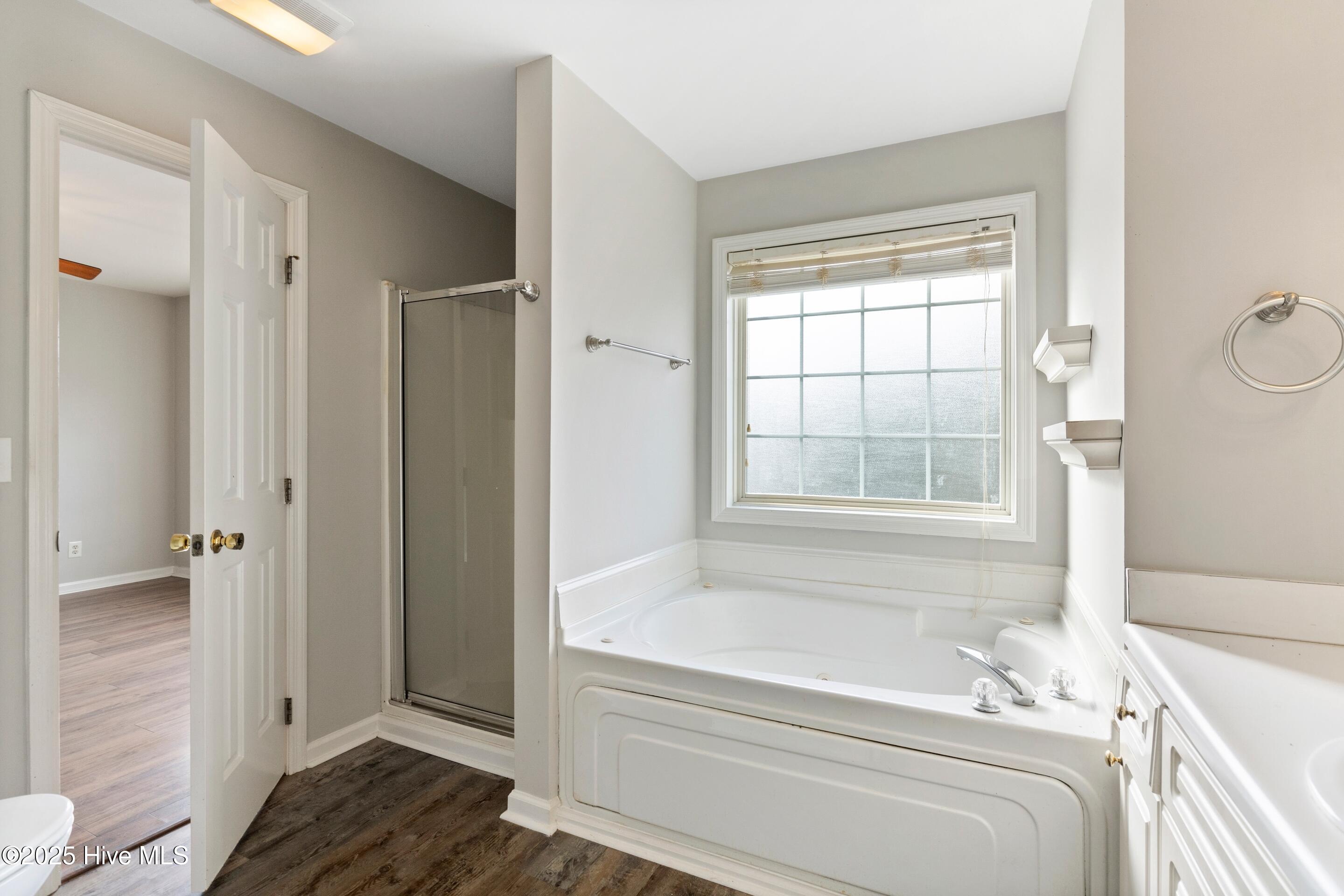 100543114 | Photo 24