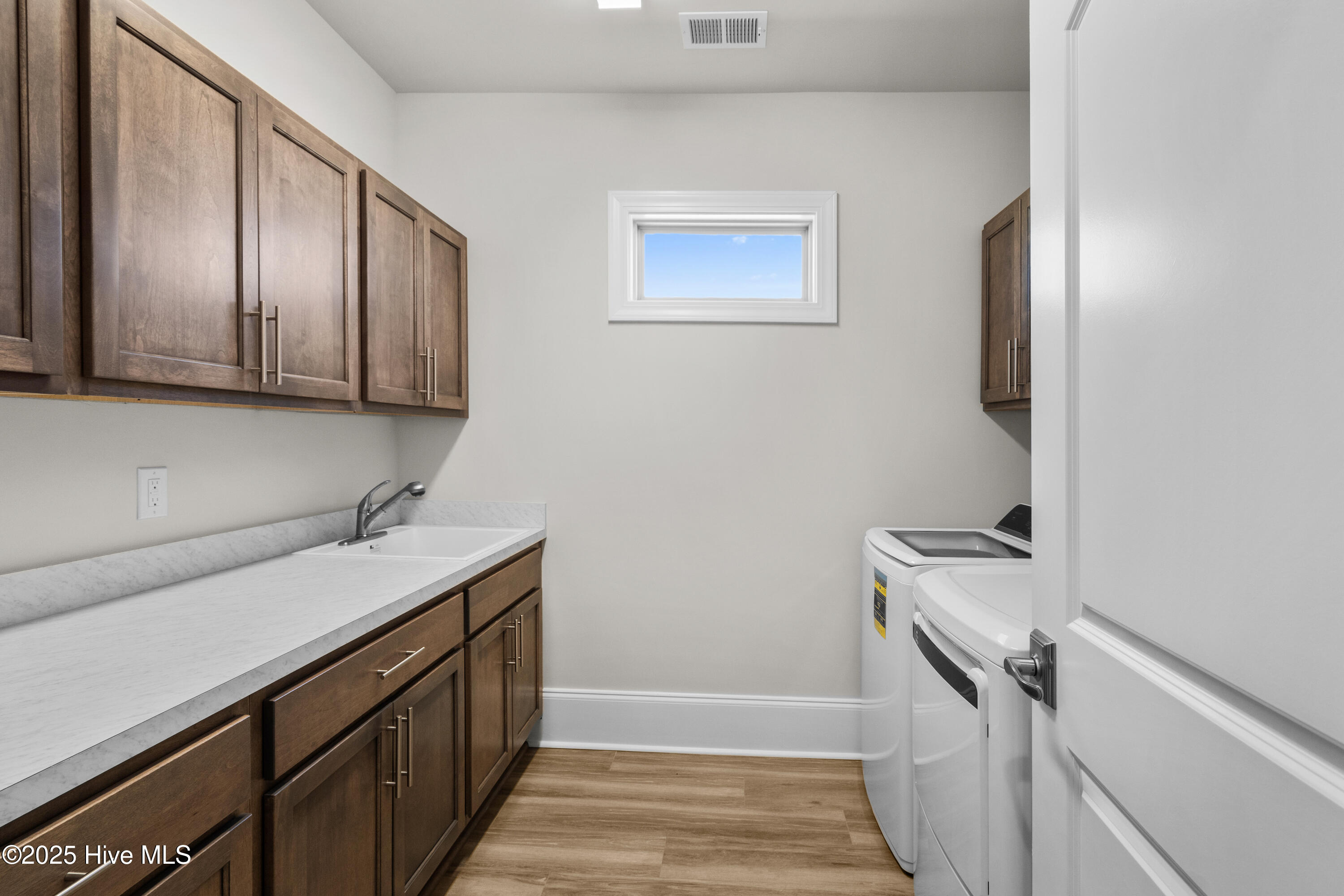 100496810 | Photo 49