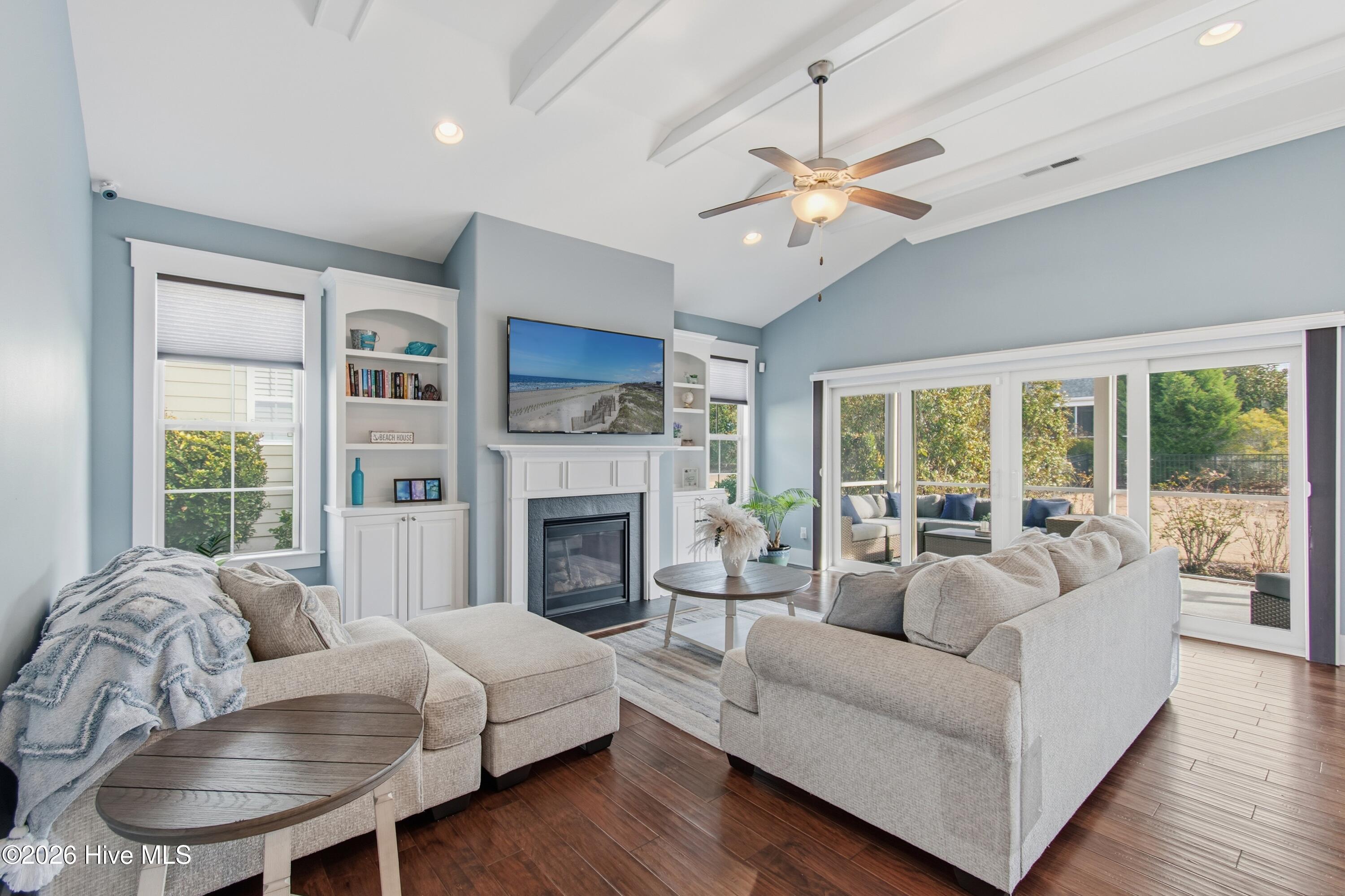 100547463 | Photo 14