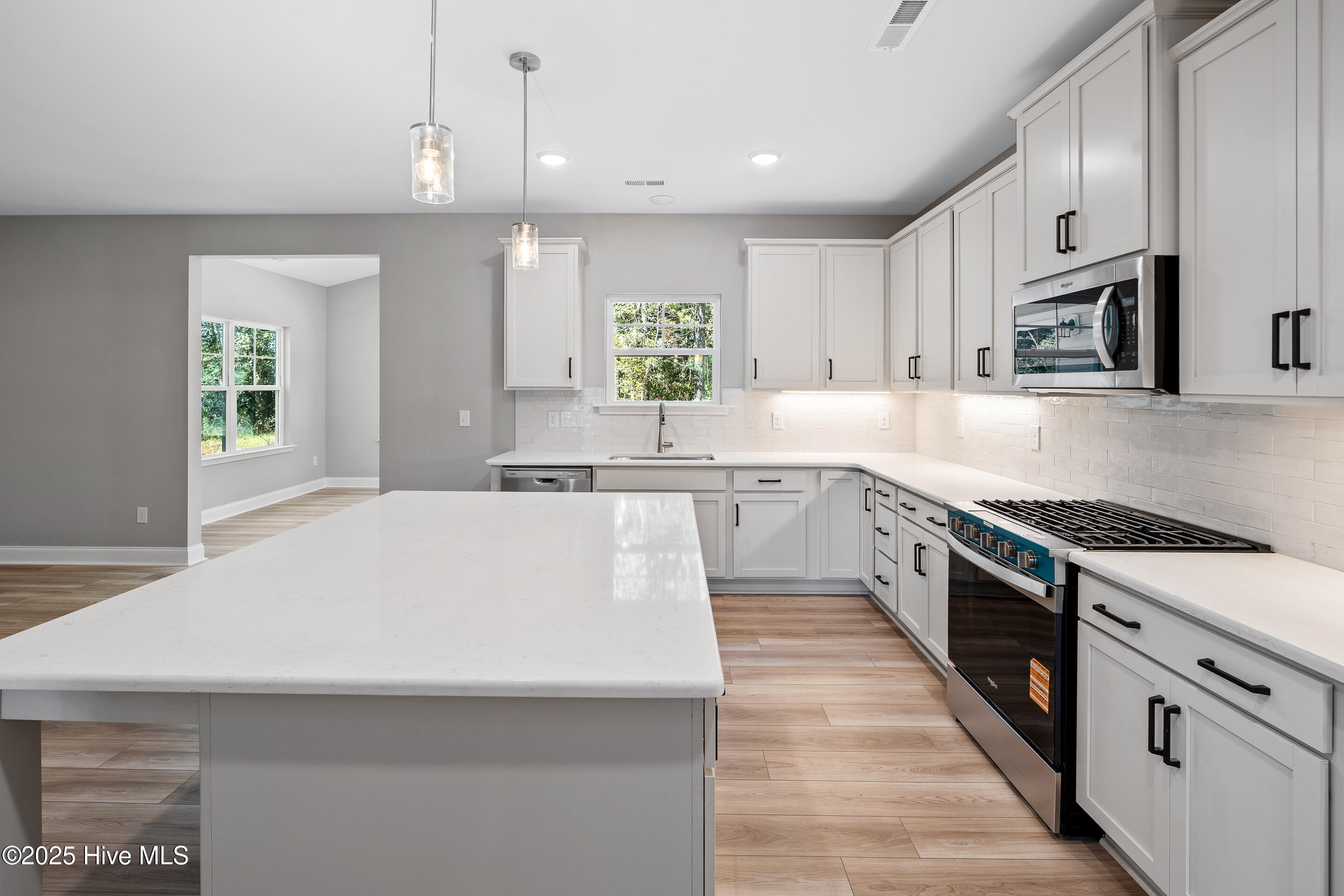 100515250 | Photo 14