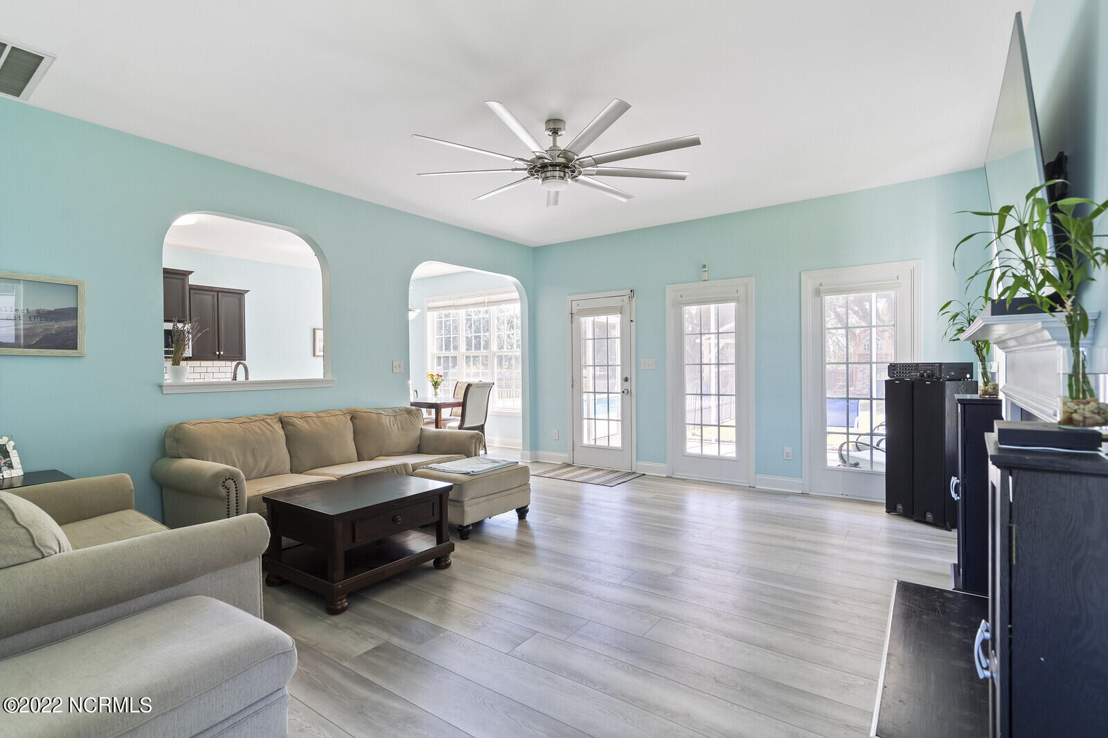 100556304 | Photo 13