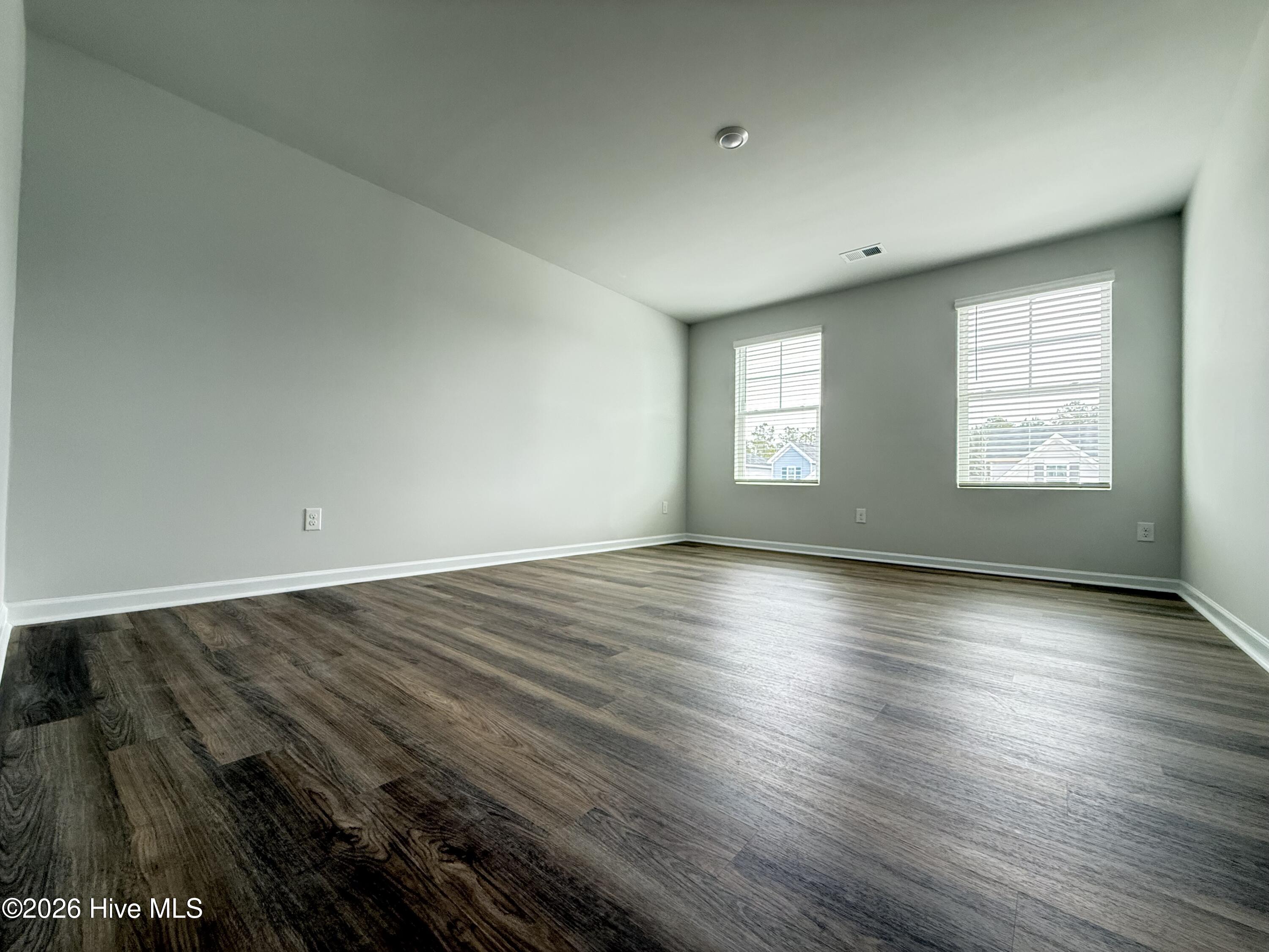 100525025 | Photo 25