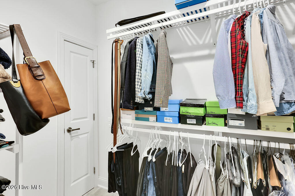 100557282 | Photo 18