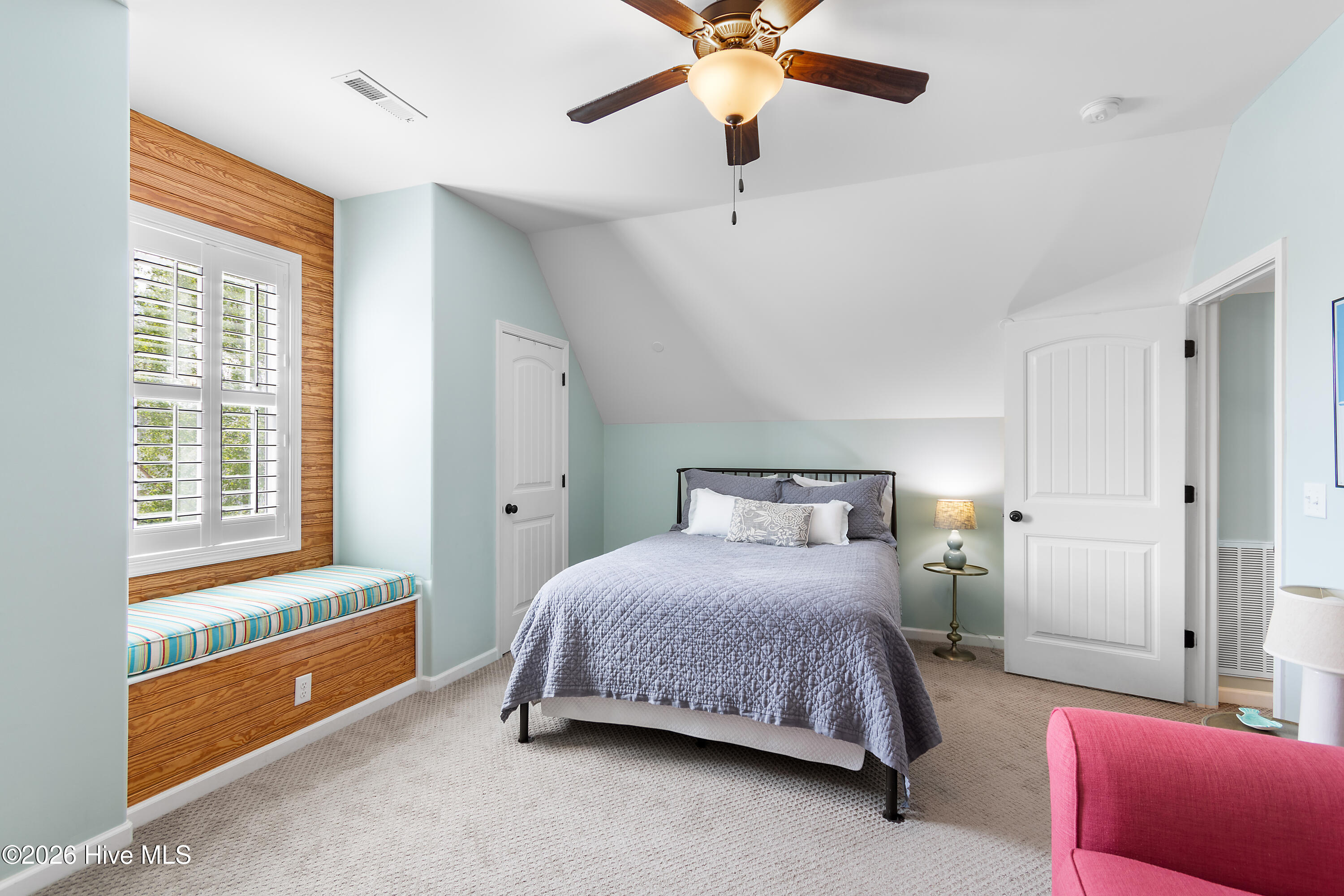 100566075 | Photo 36