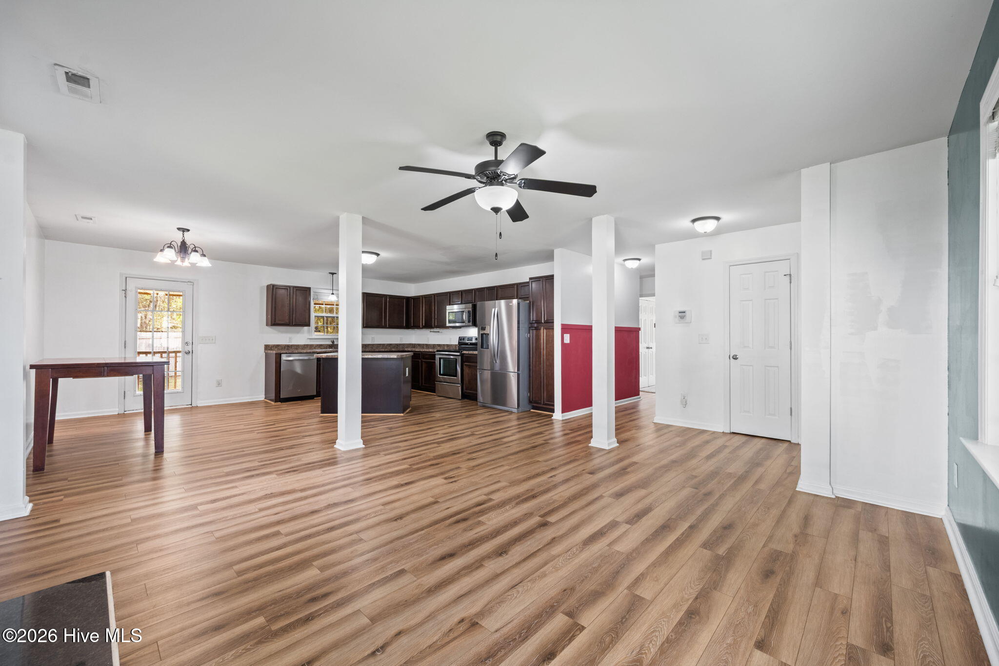 100565061 | Photo 12