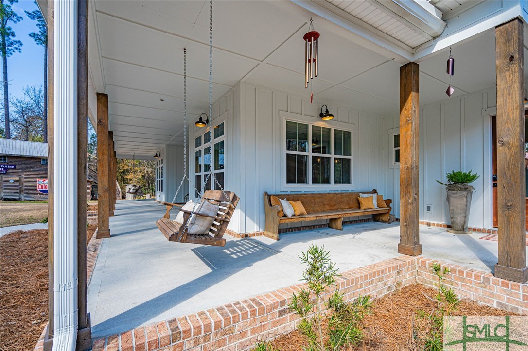 Front Right Corner, Front/Side Wrap porch