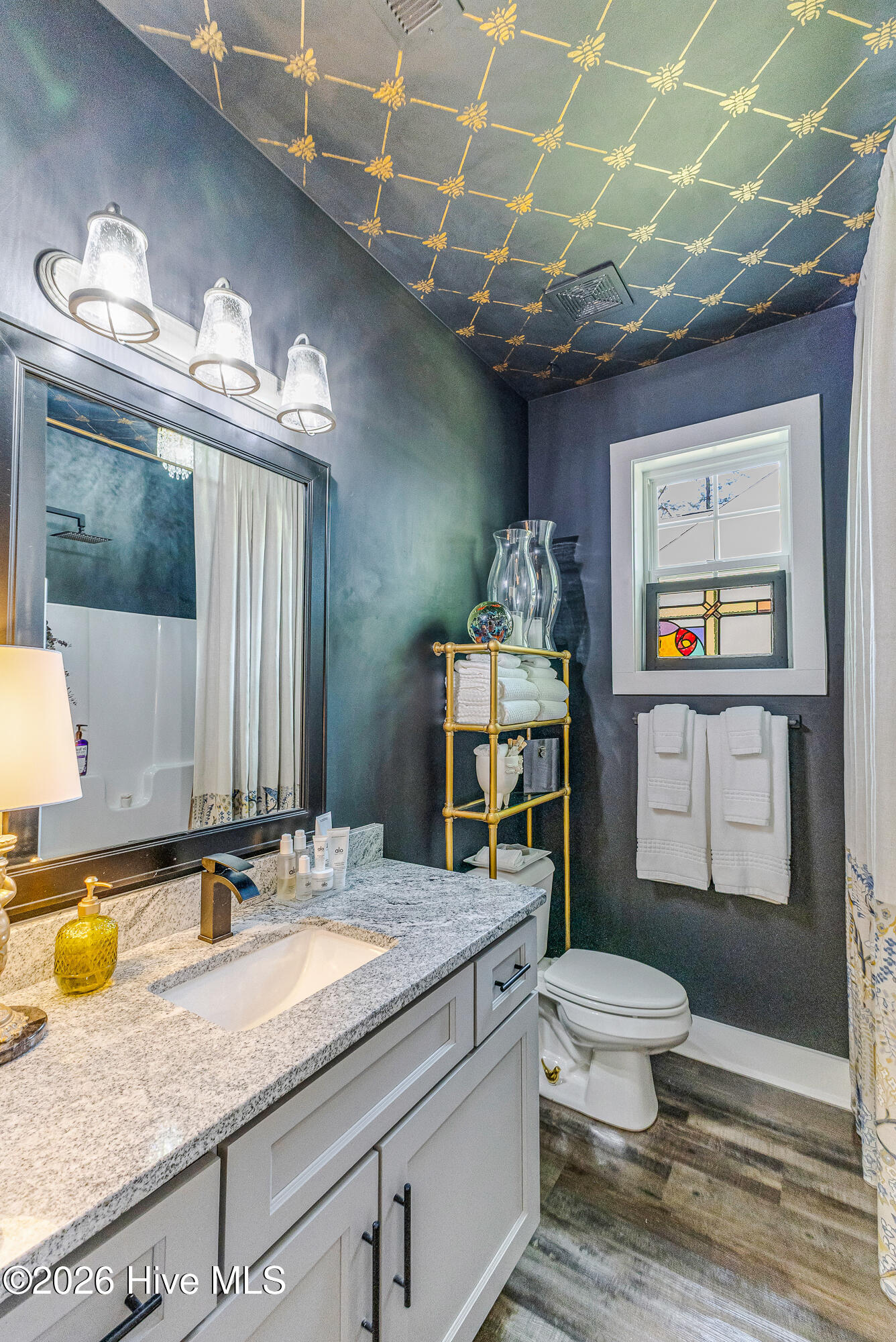 100563377 | Photo 22