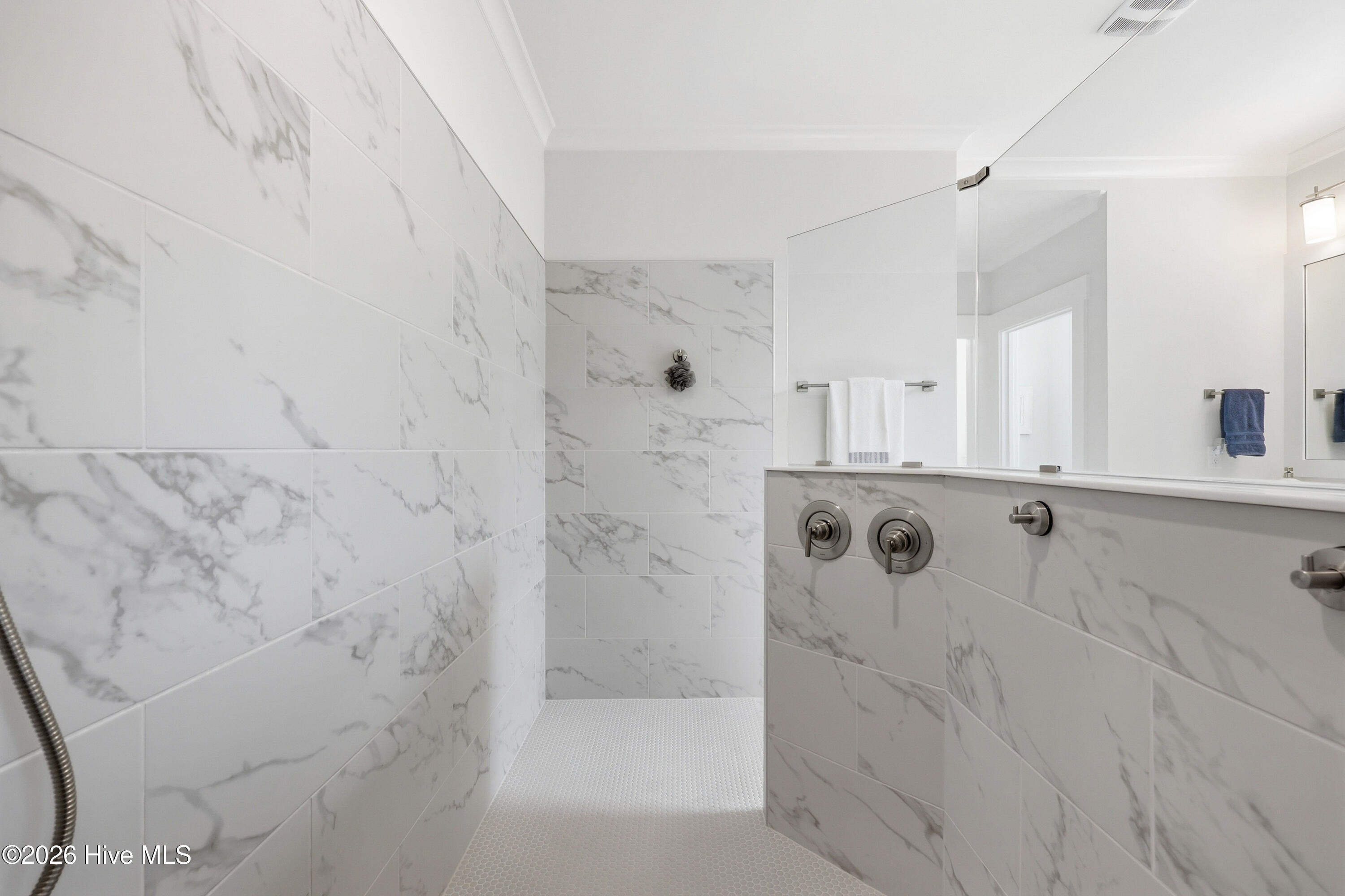 100564440 | Photo 19