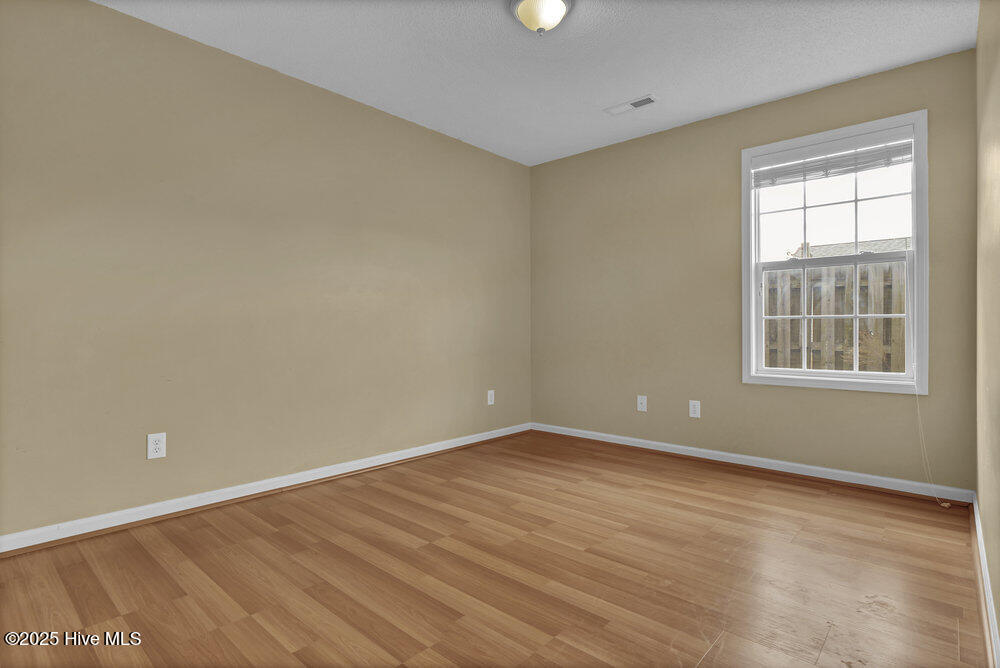 100542434 | Photo 22