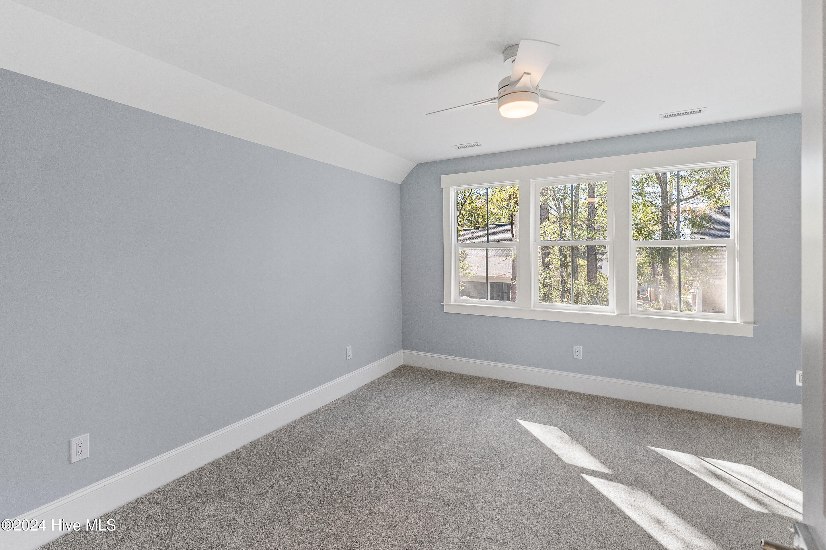 100451918 | Photo 33