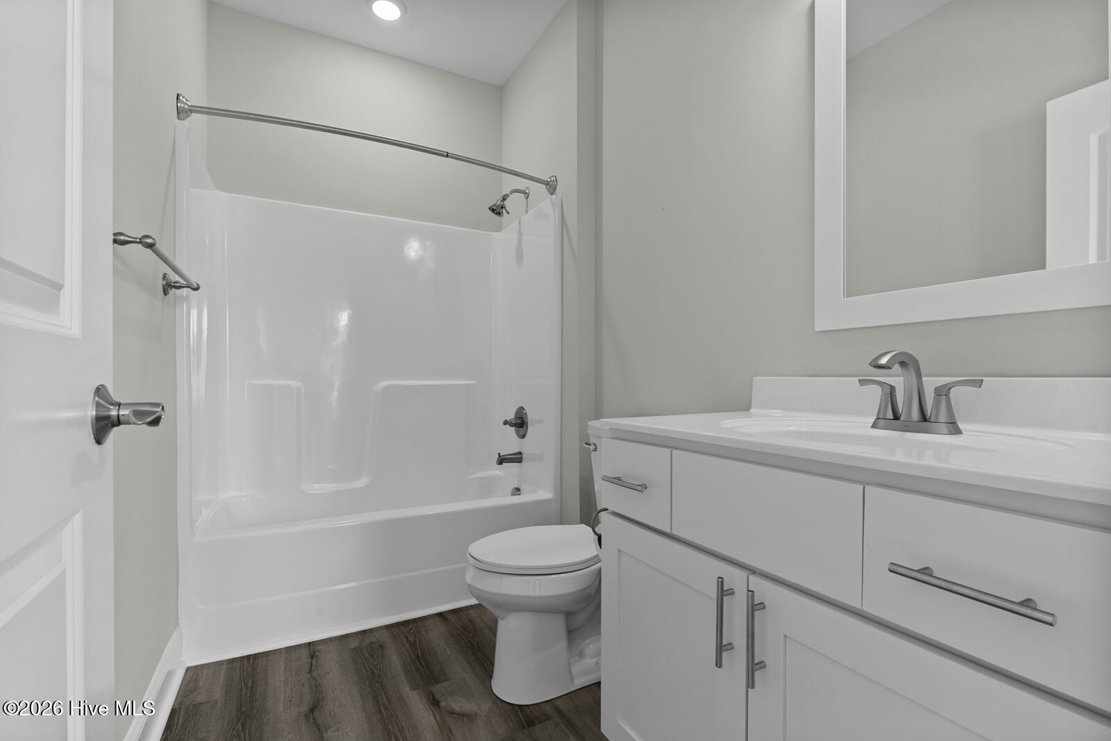 100560186 | Photo 26