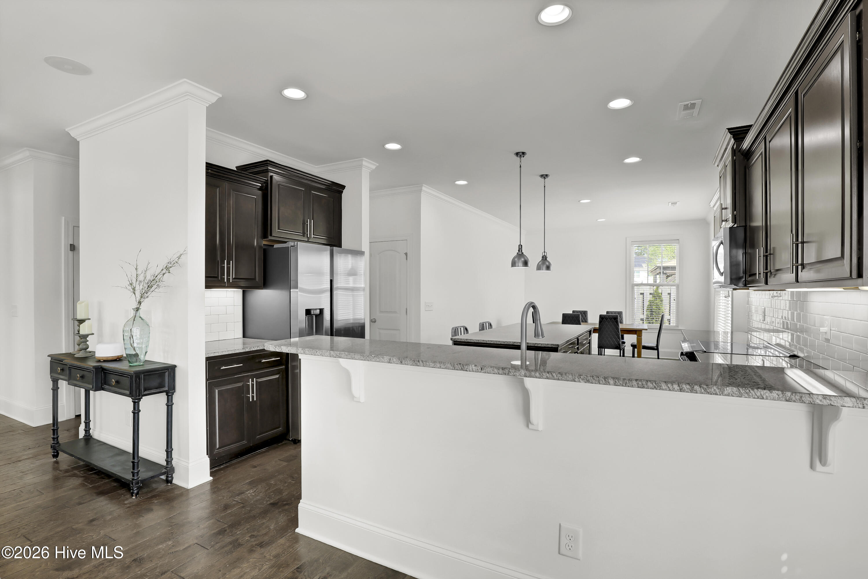 100569248 | Photo 15