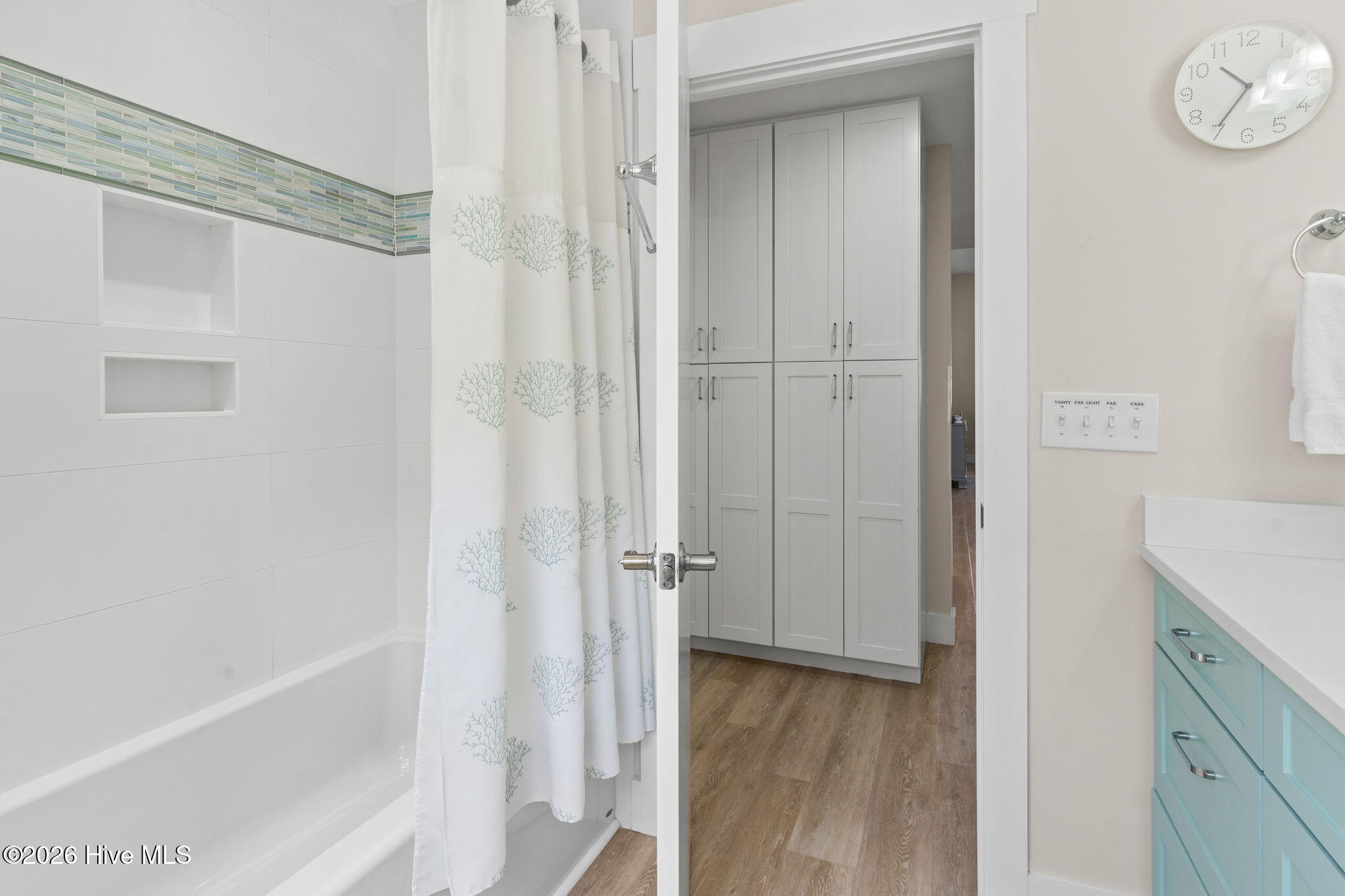 100562646 | Photo 28