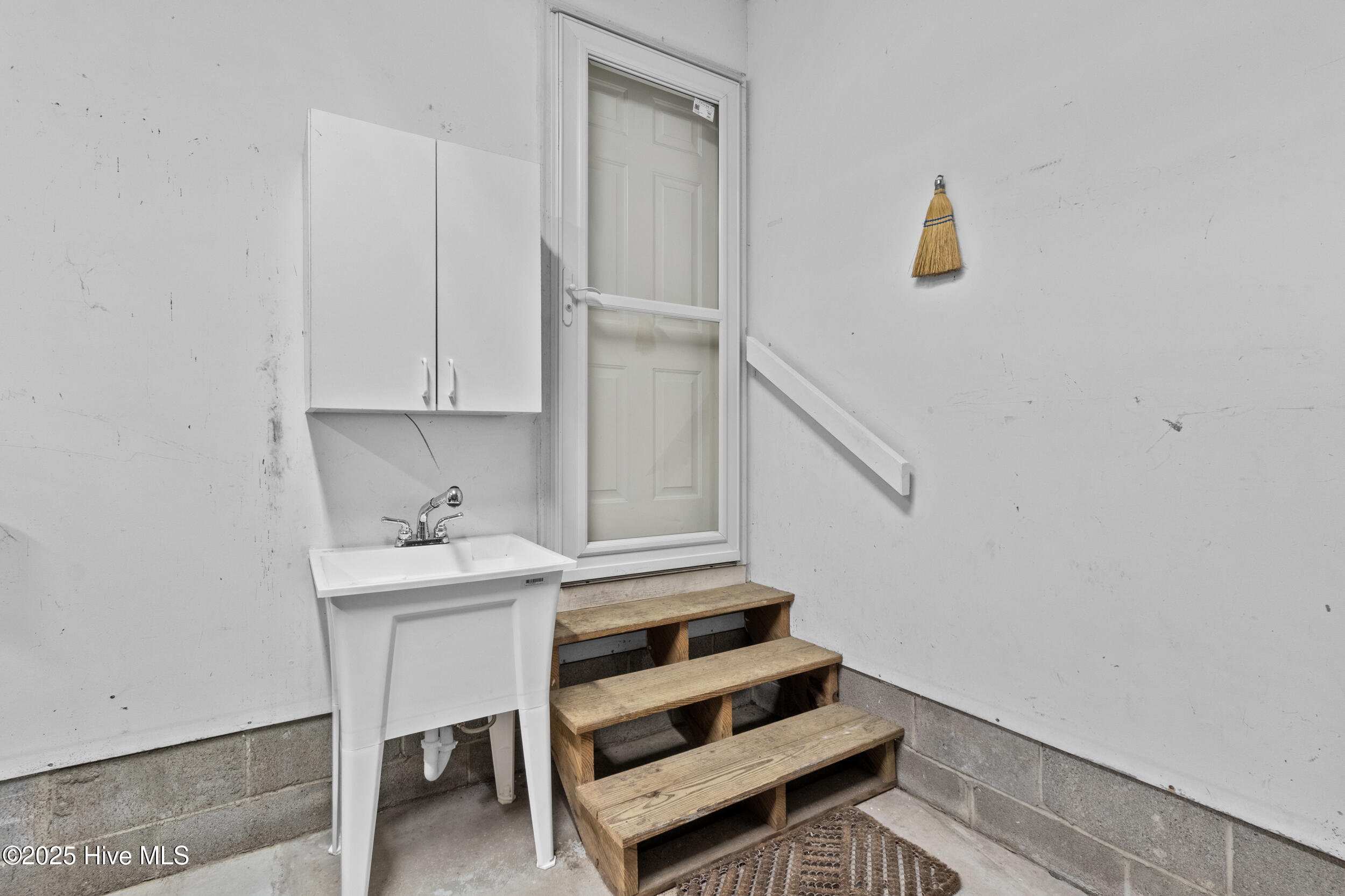 100518849 | Photo 27