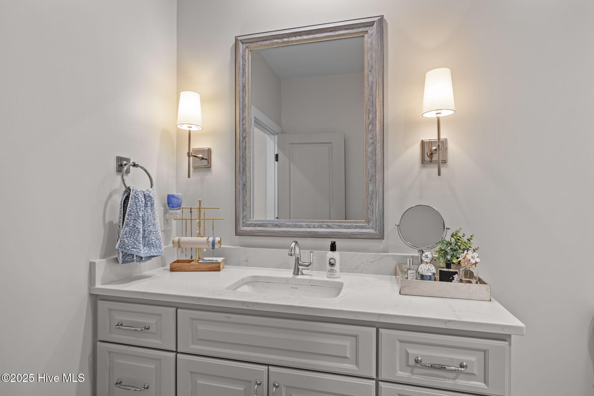 100549920 | Photo 38