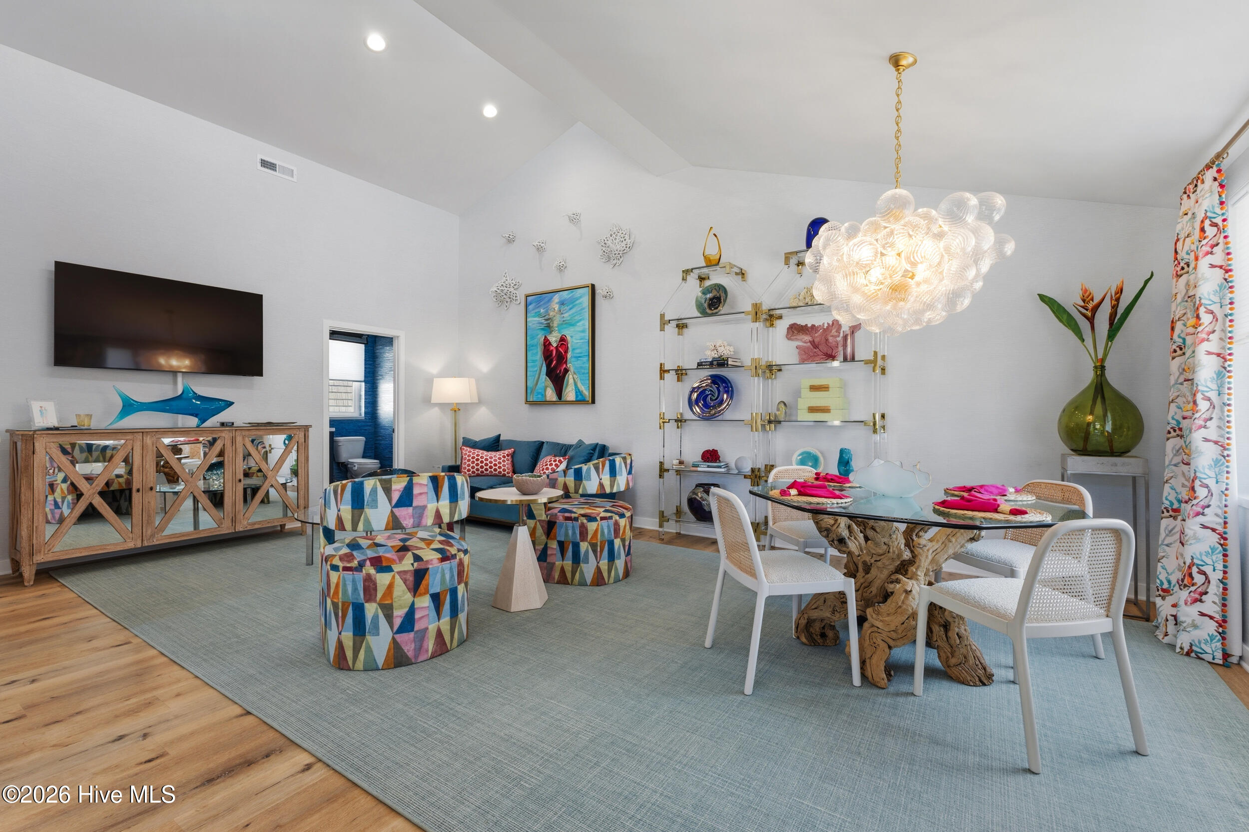 100558032 | Photo 23