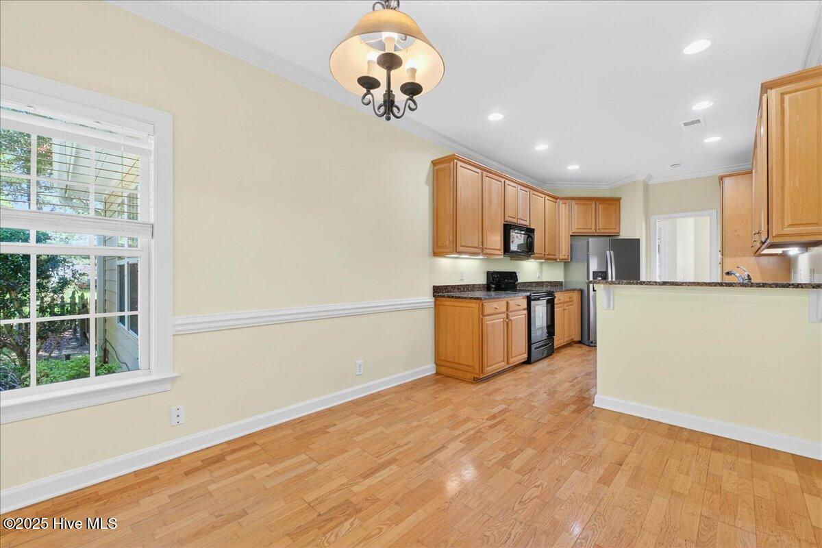 100519877 | Photo 15