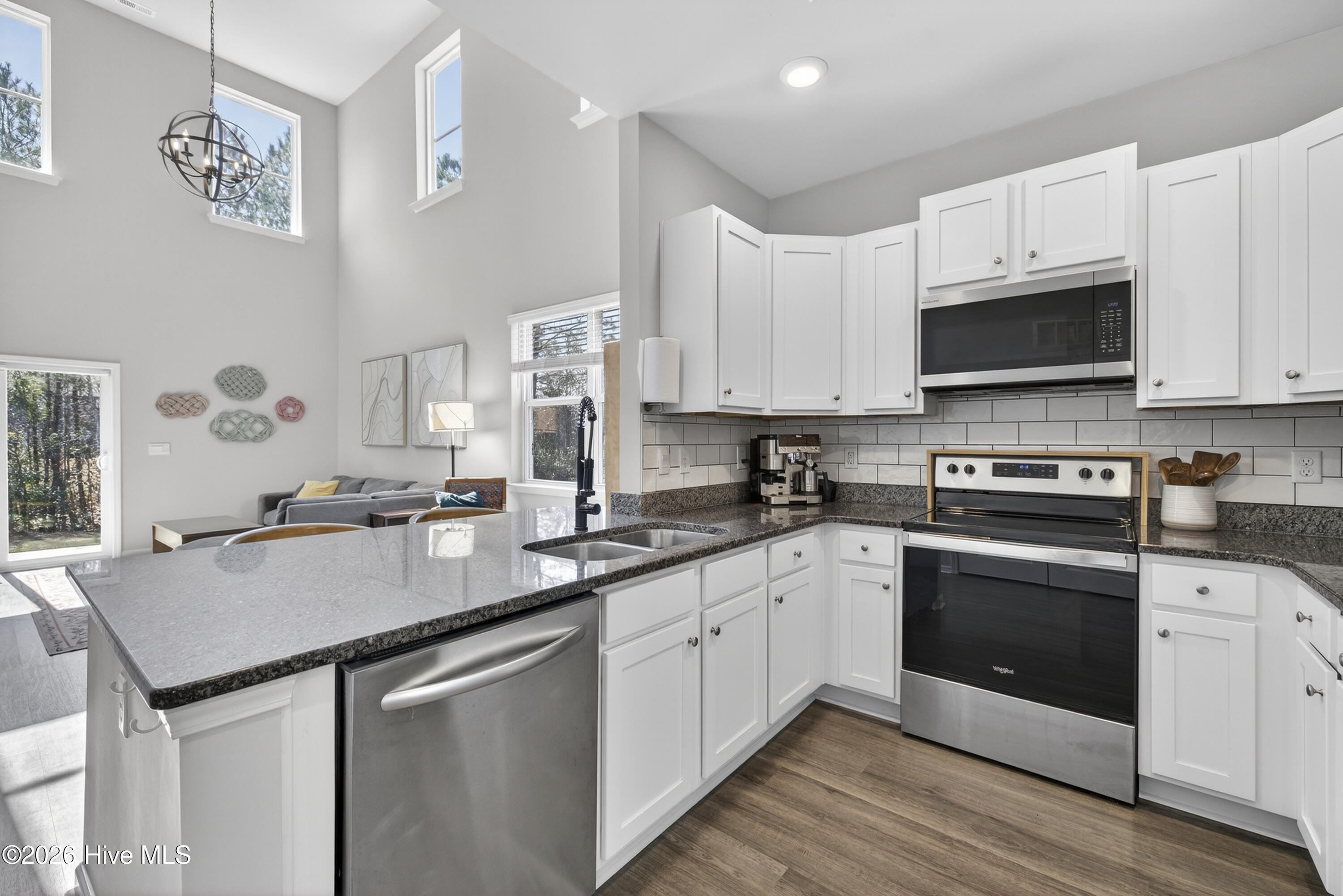 100555203 | Photo 16