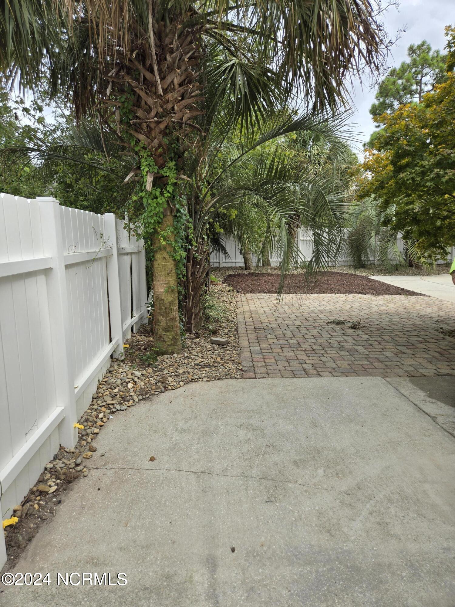 100465743 | Photo 55