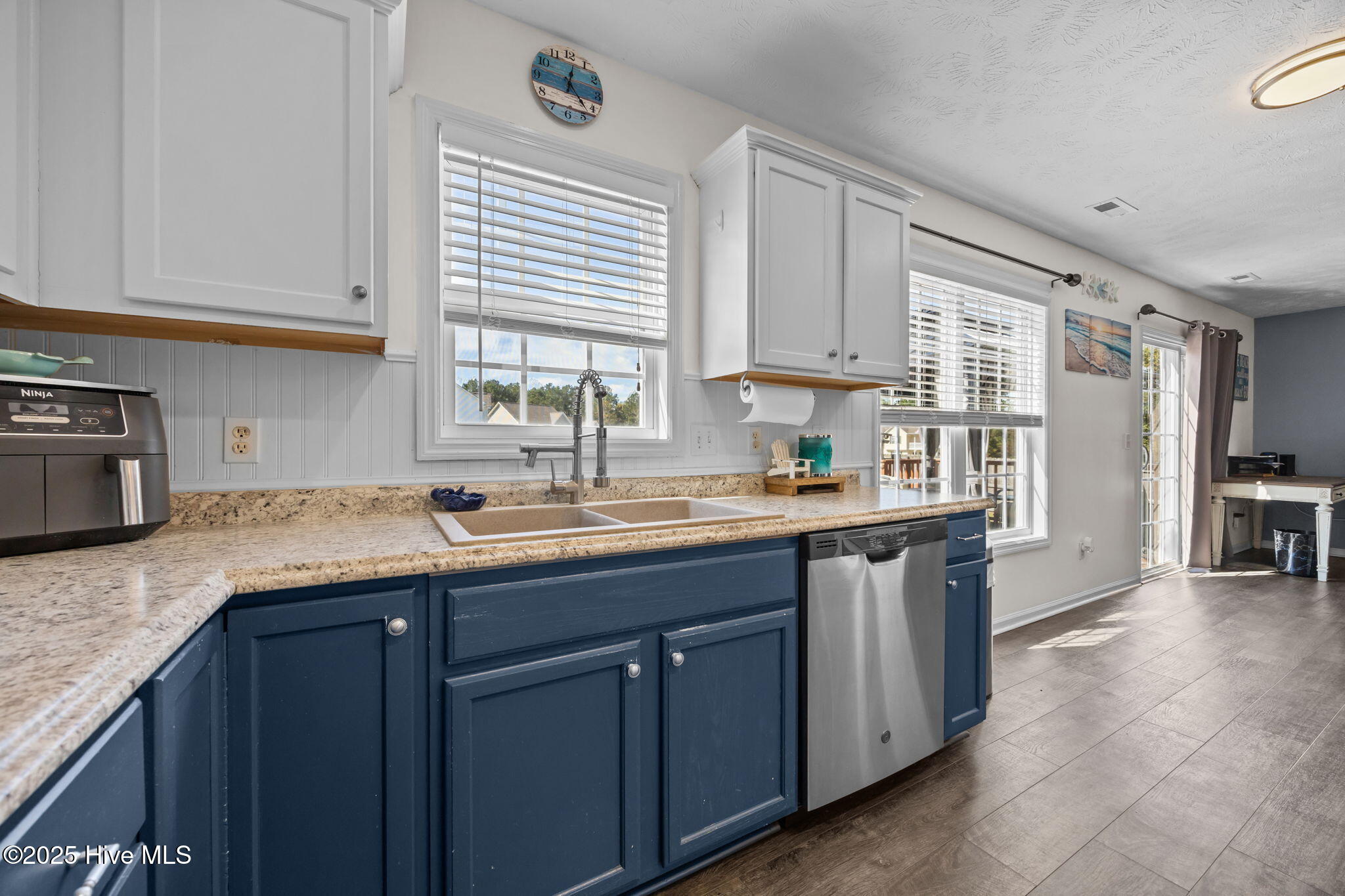 100538384 | Photo 11