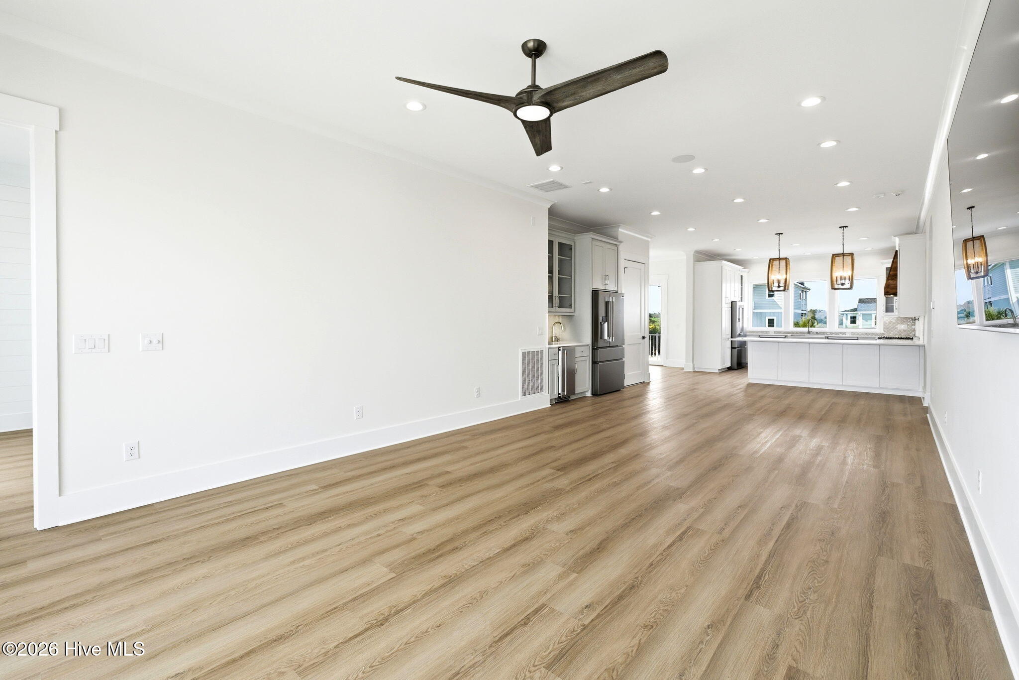 100564673 | Photo 16