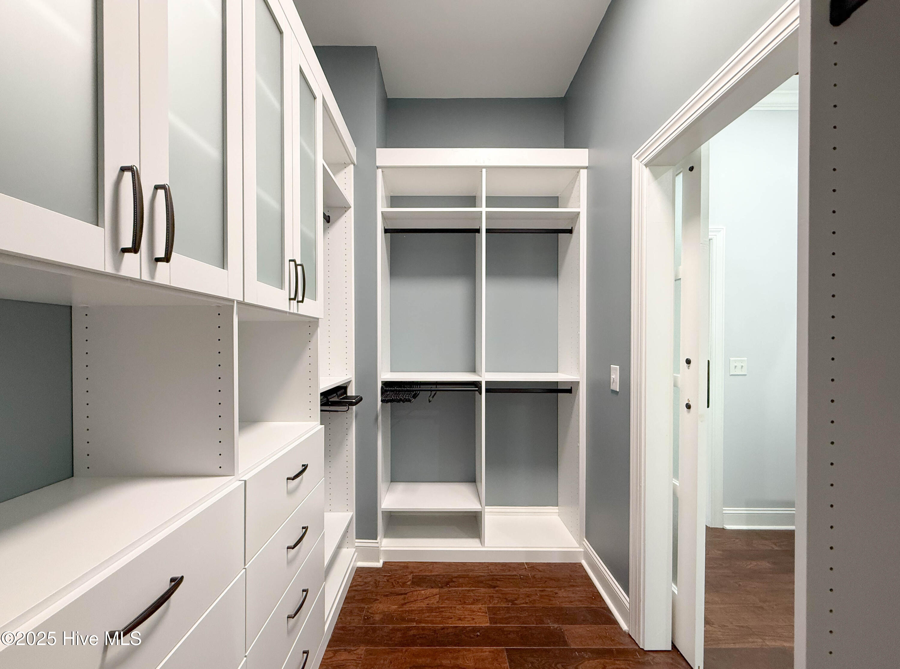 100537477 | Photo 35