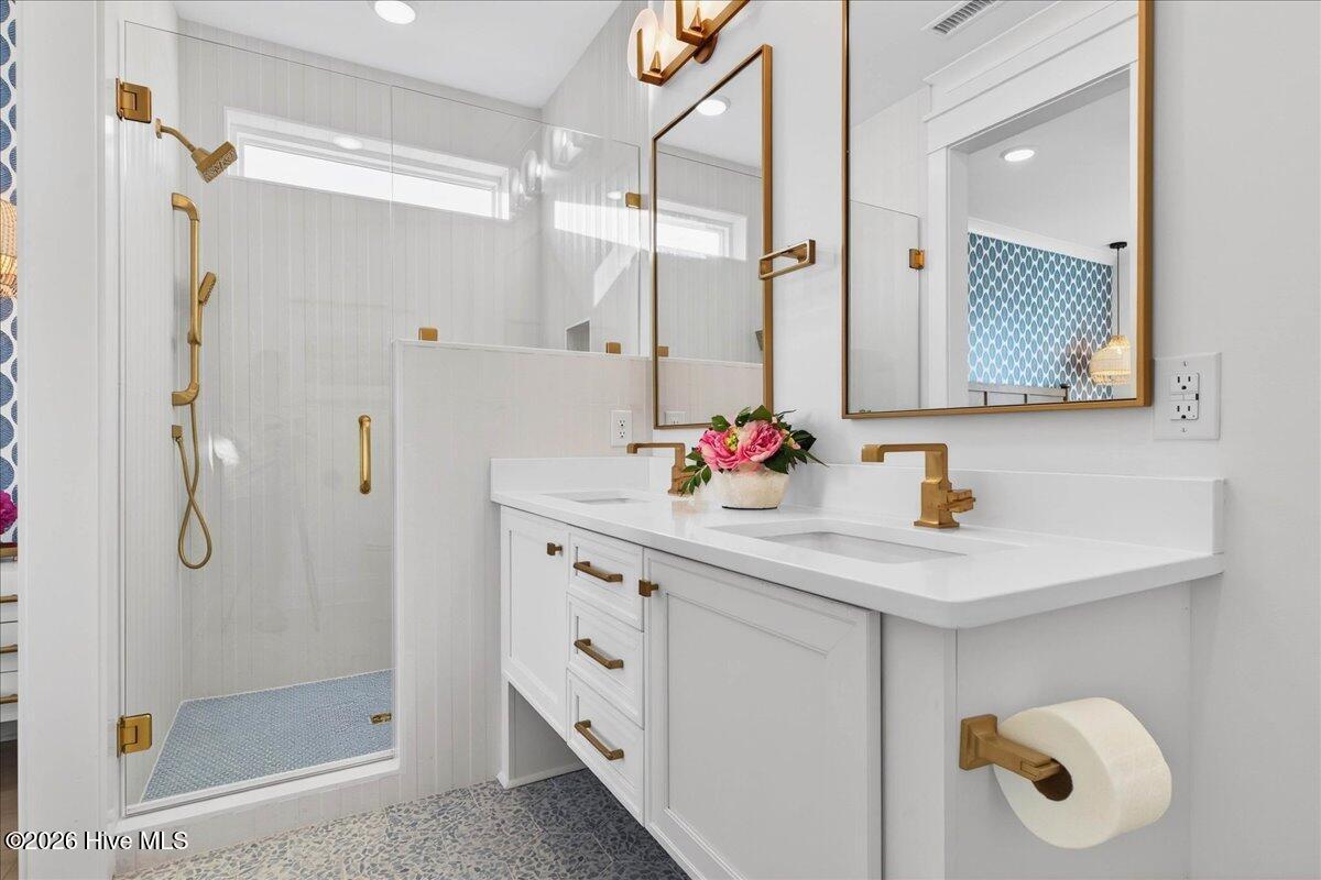 100543299 | Photo 58