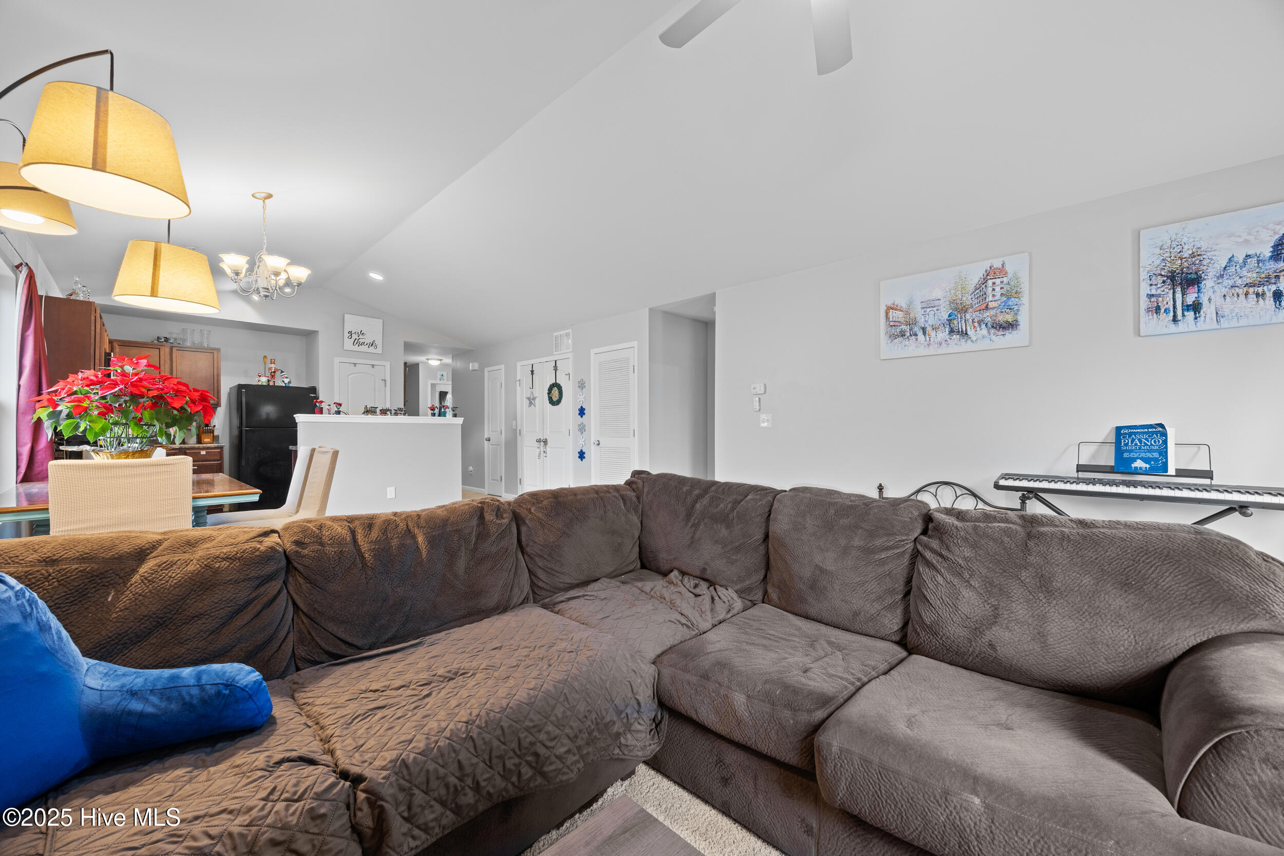 100546201 | Photo 21