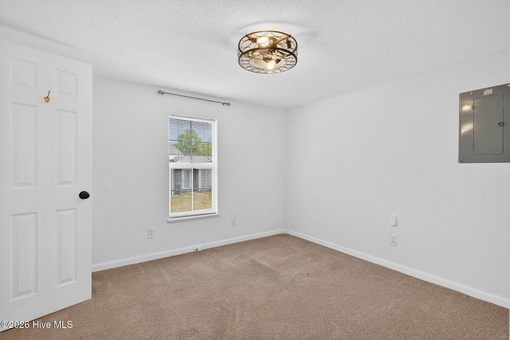 100565671 | Photo 15