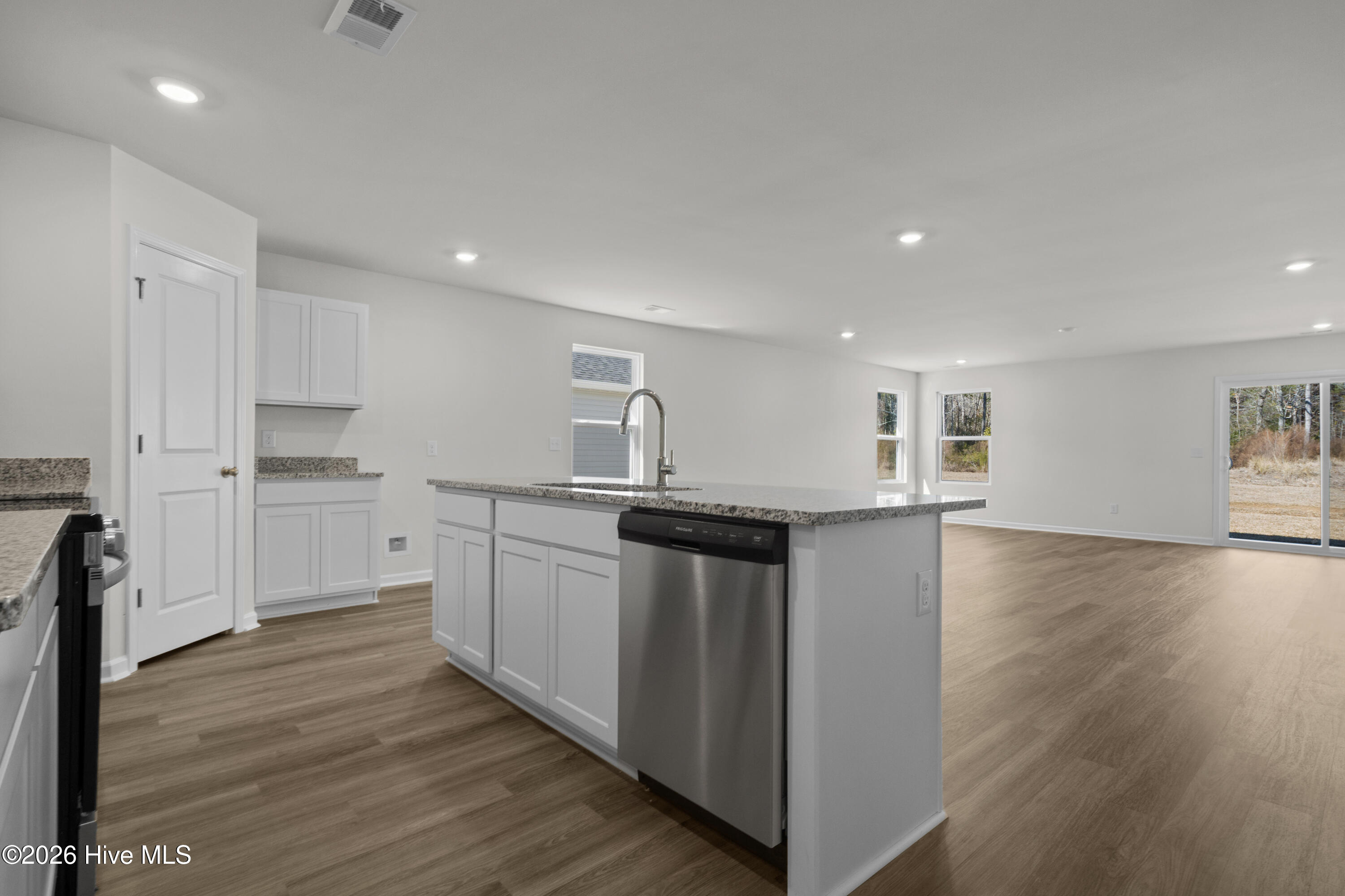 100552146 | Photo 11