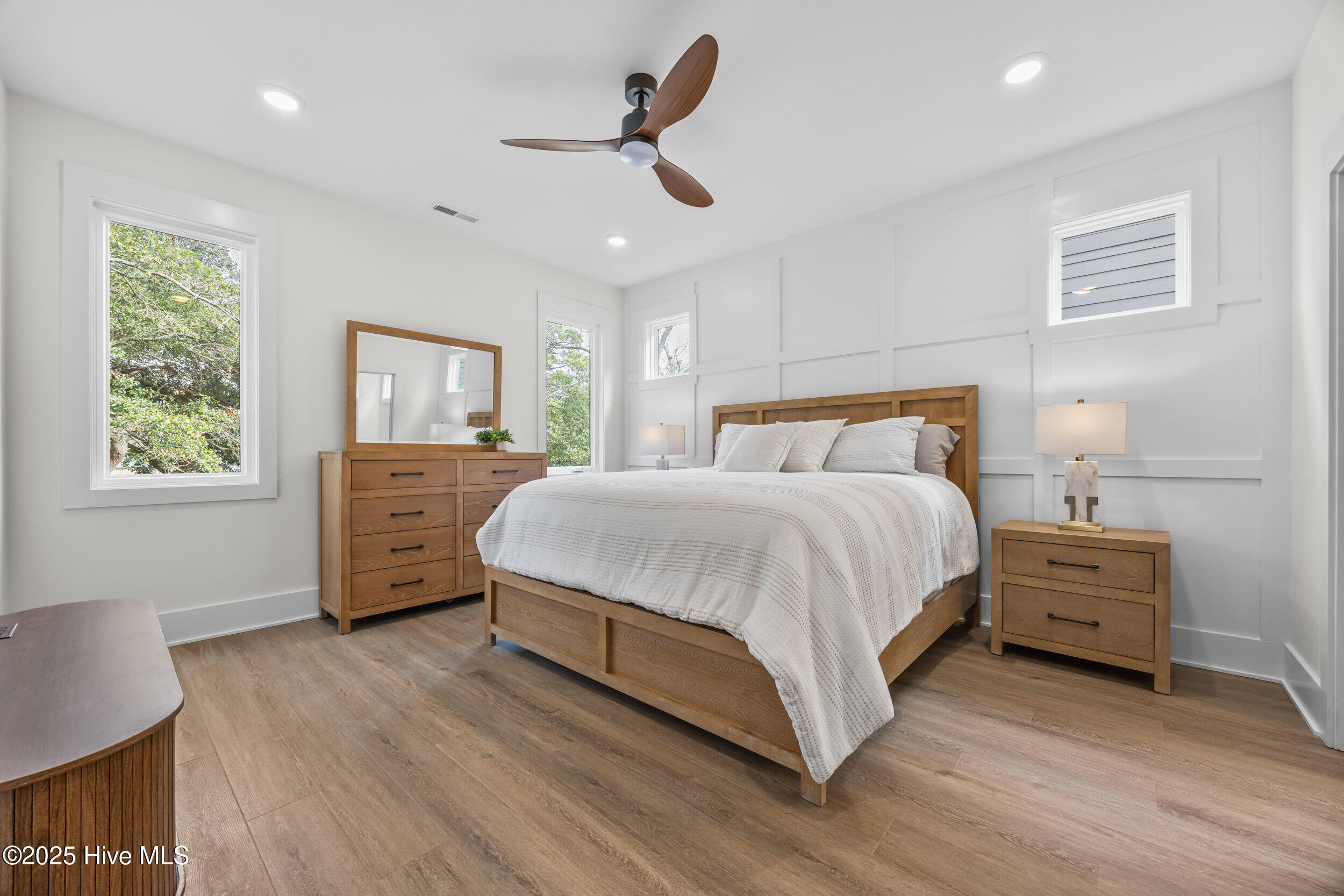 100557890 | Photo 24