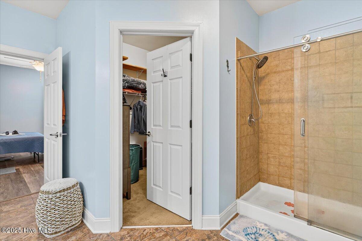 100534389 | Photo 24