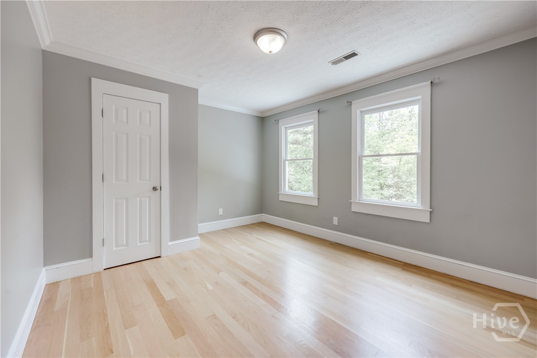 155 Hunters Pointe Drive